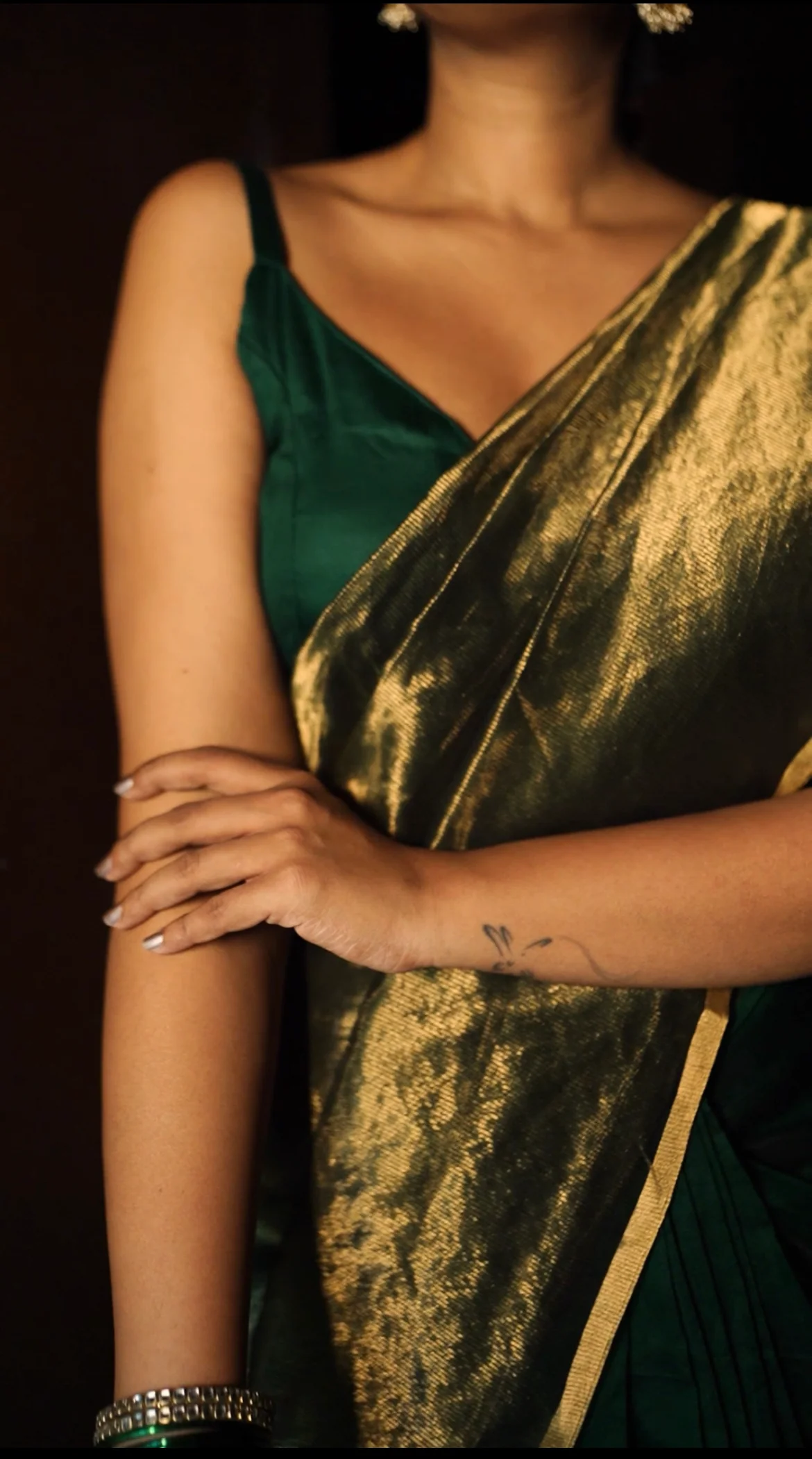 Dark Green & Gold Maheshwari Saree with Zari Border - Image 2