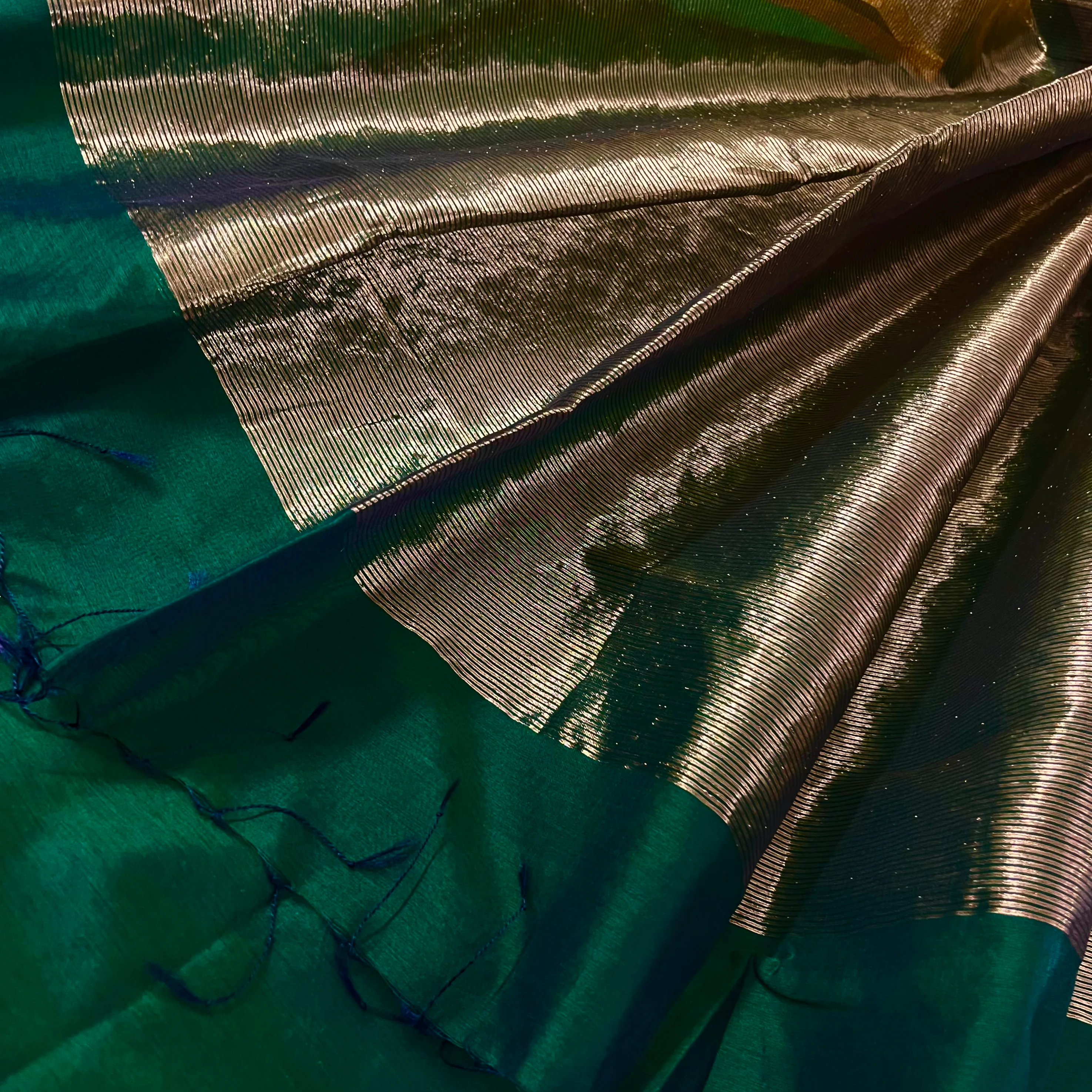 Dark Green & Gold Maheshwari Saree with Zari Border - Image 4