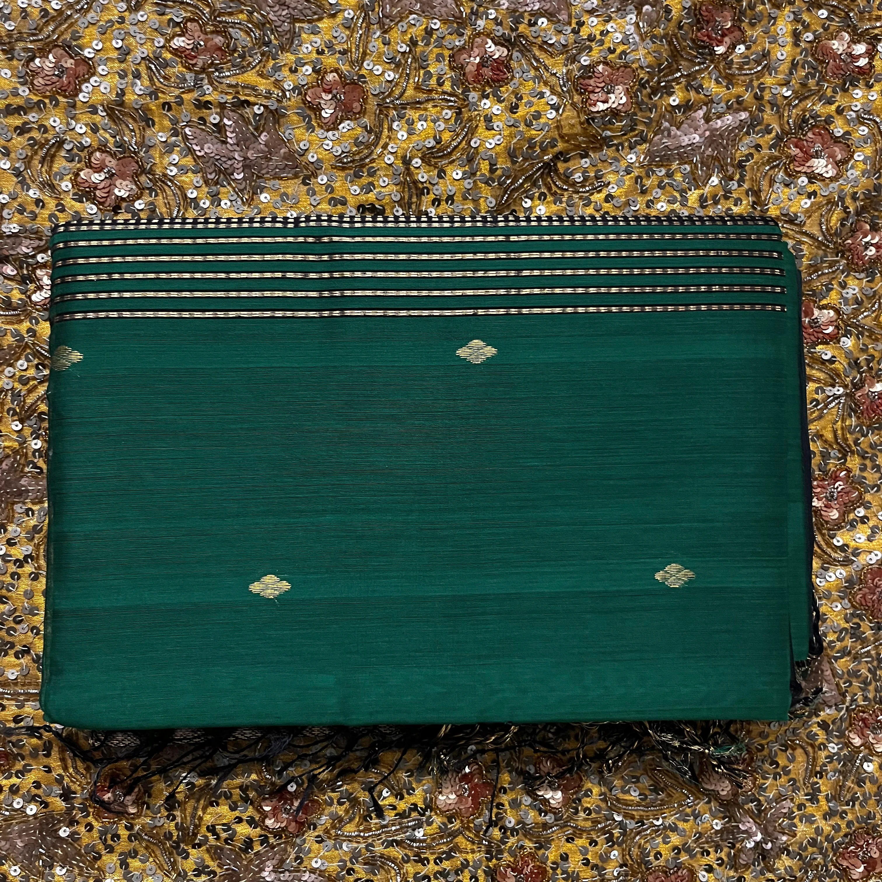 Dark green Maheshwari saree with zari pattern on pallu - Image 4