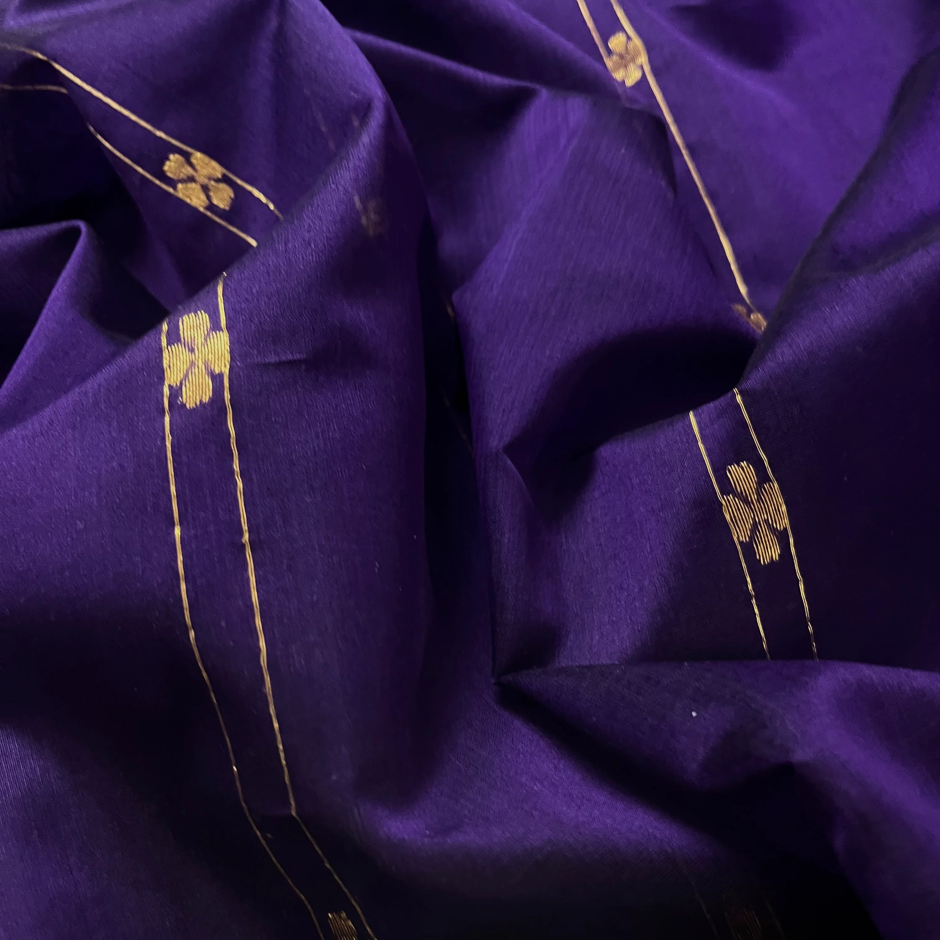 Dark purple Maheshwari saree with dori flower bootis all over - Image 4