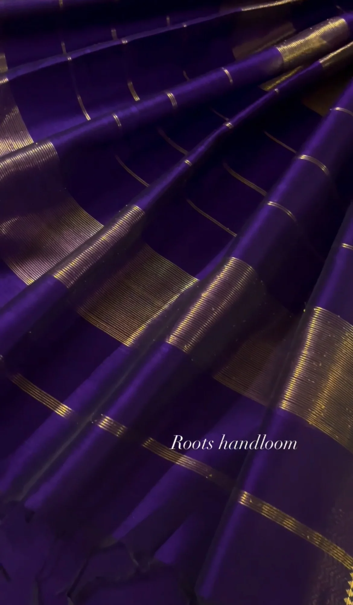 Dark purple Maheshwari saree with zari lines on pallu - Image 3
