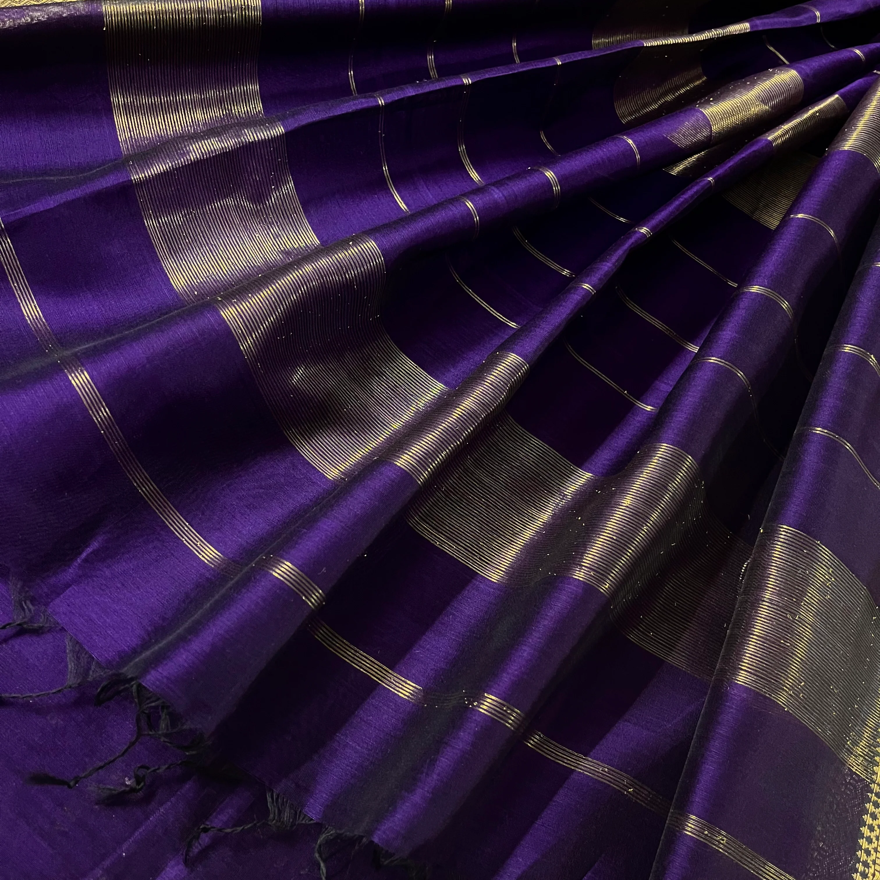 Dark purple Maheshwari saree with zari lines on pallu - Image 7