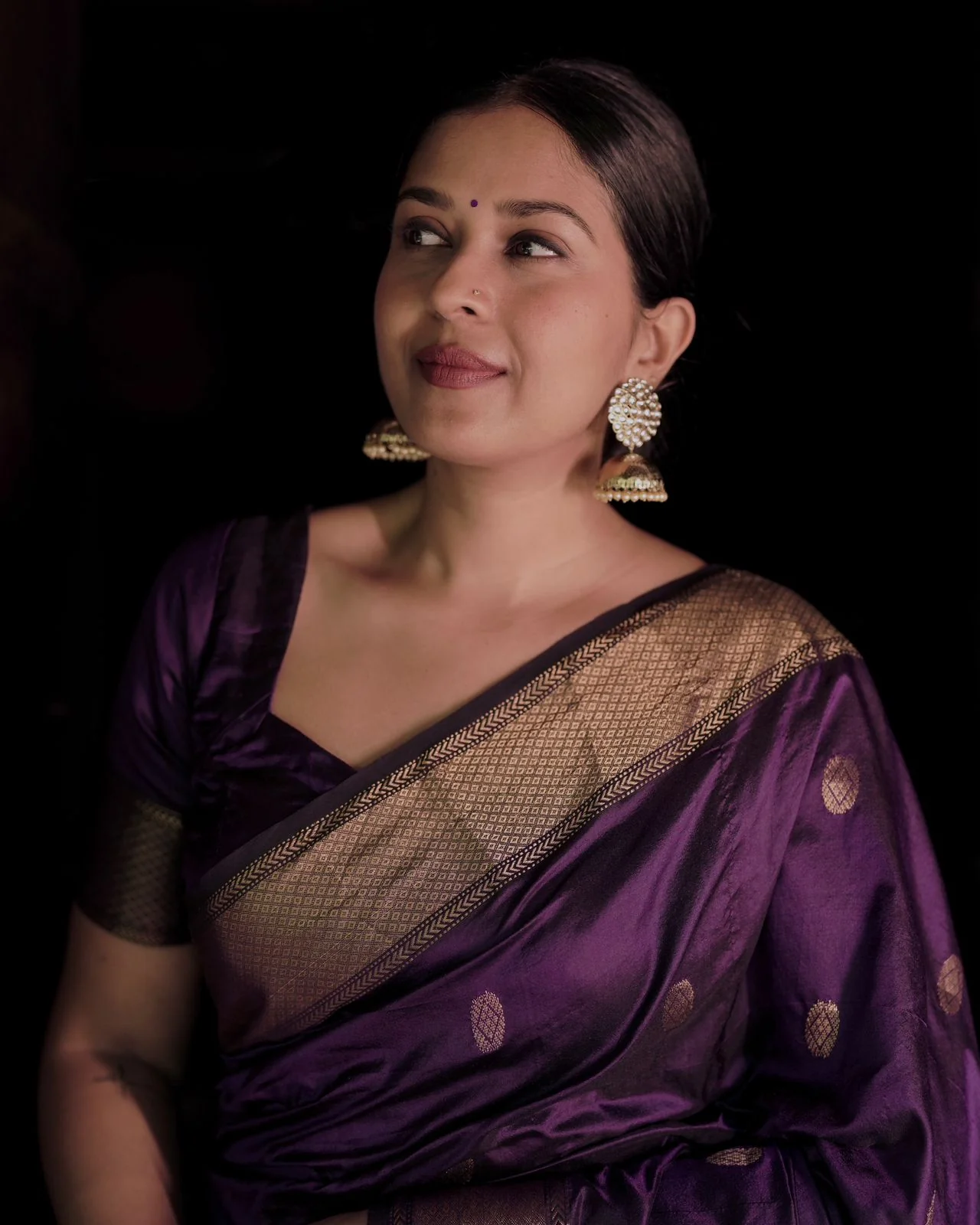 Dark purple Maheshwari silk saree with zari bootis all over - Image 5