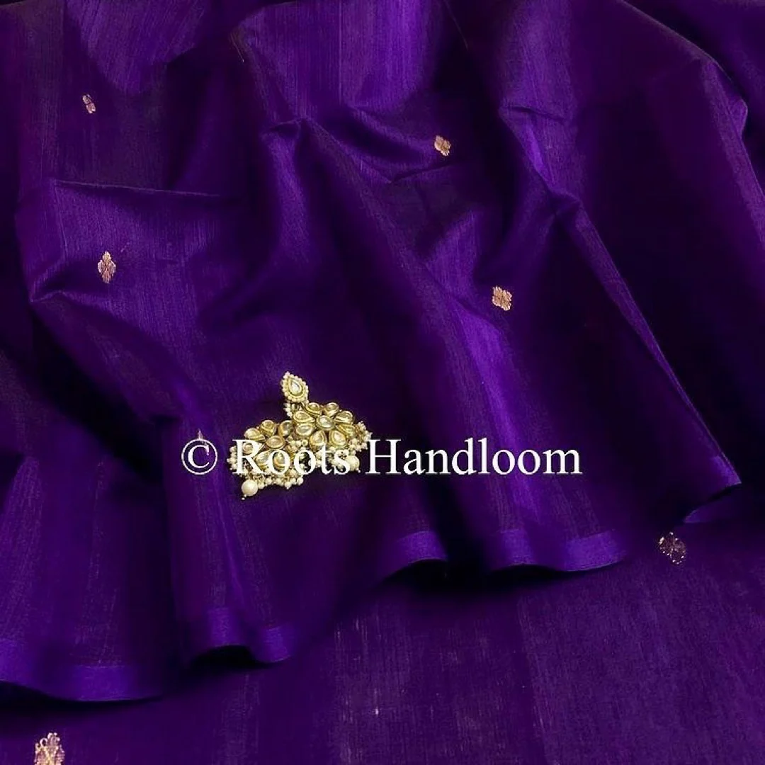 Dark Purple Maheshwari Saree with Zari bootis all over - Image 11