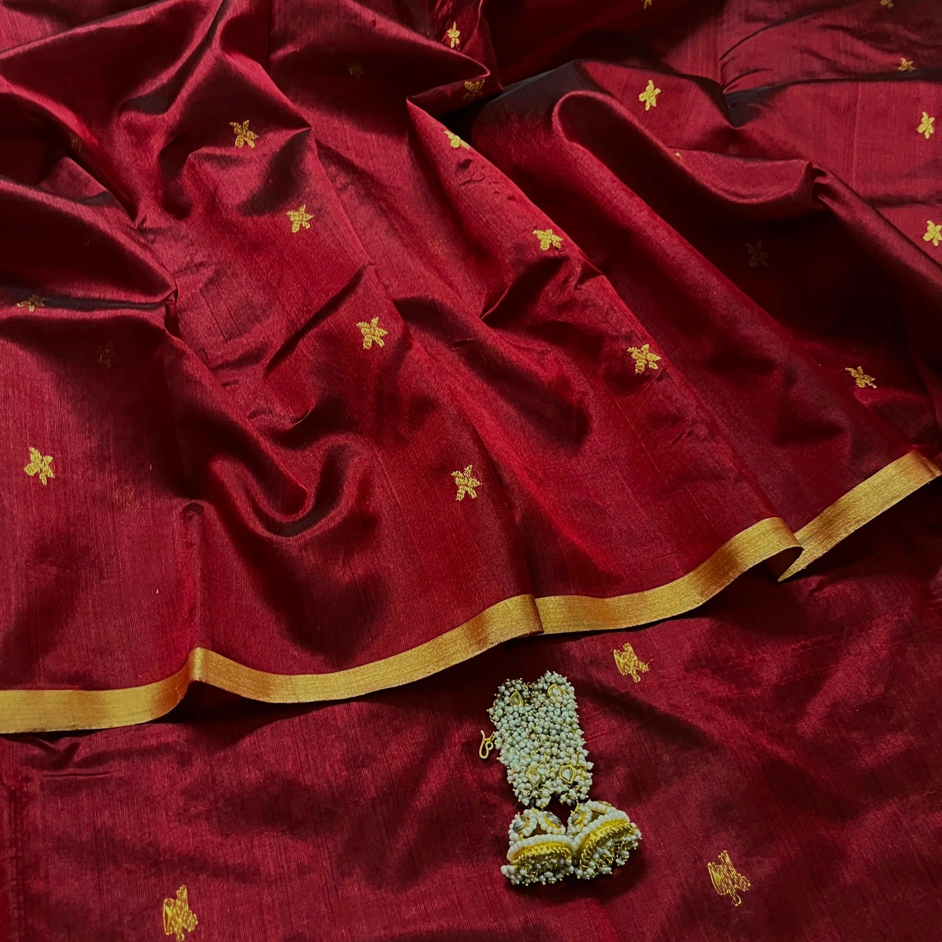 Deep maroon chanderi silk saree with flower bootis all over - Image 14