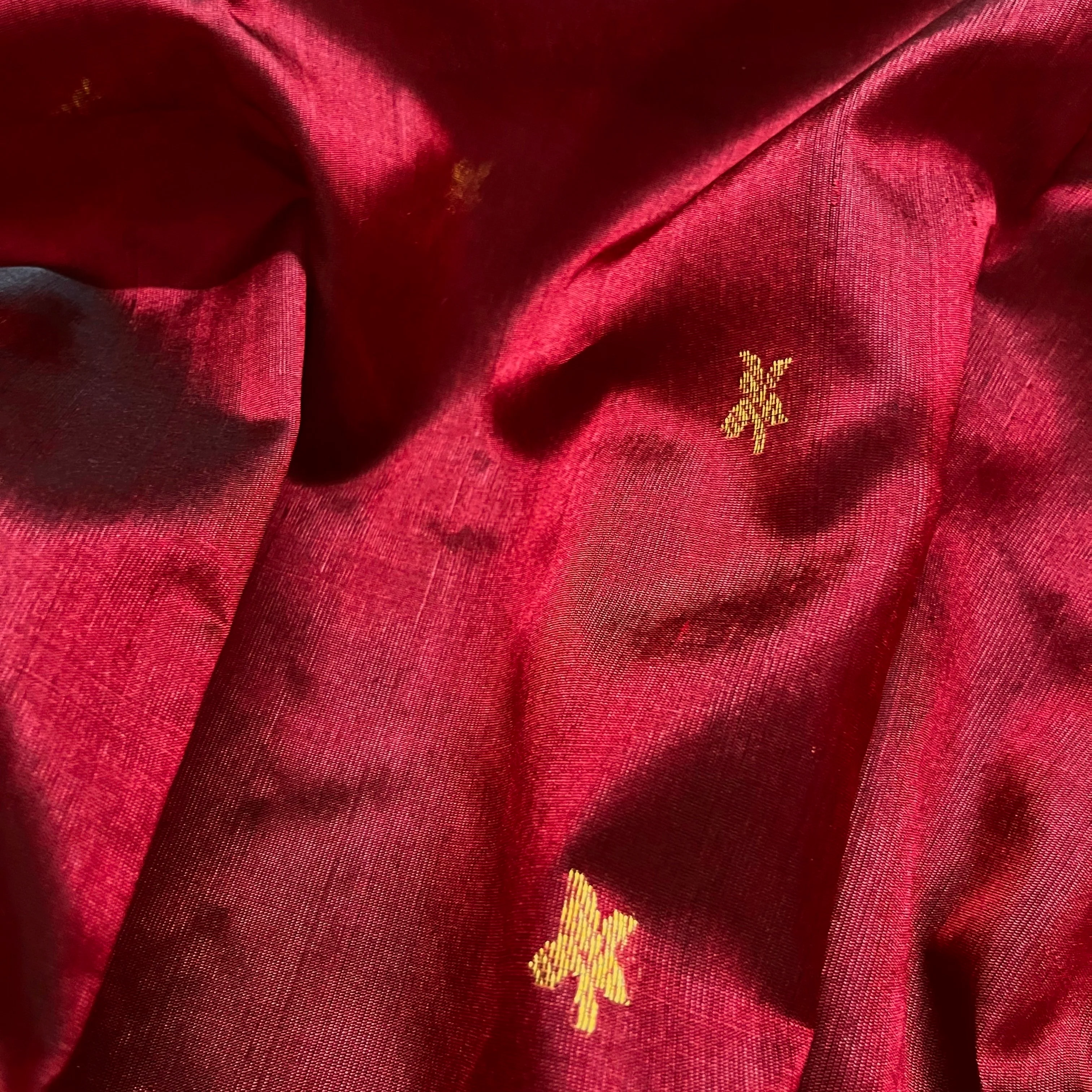 Deep maroon chanderi silk saree with flower bootis all over - Image 15