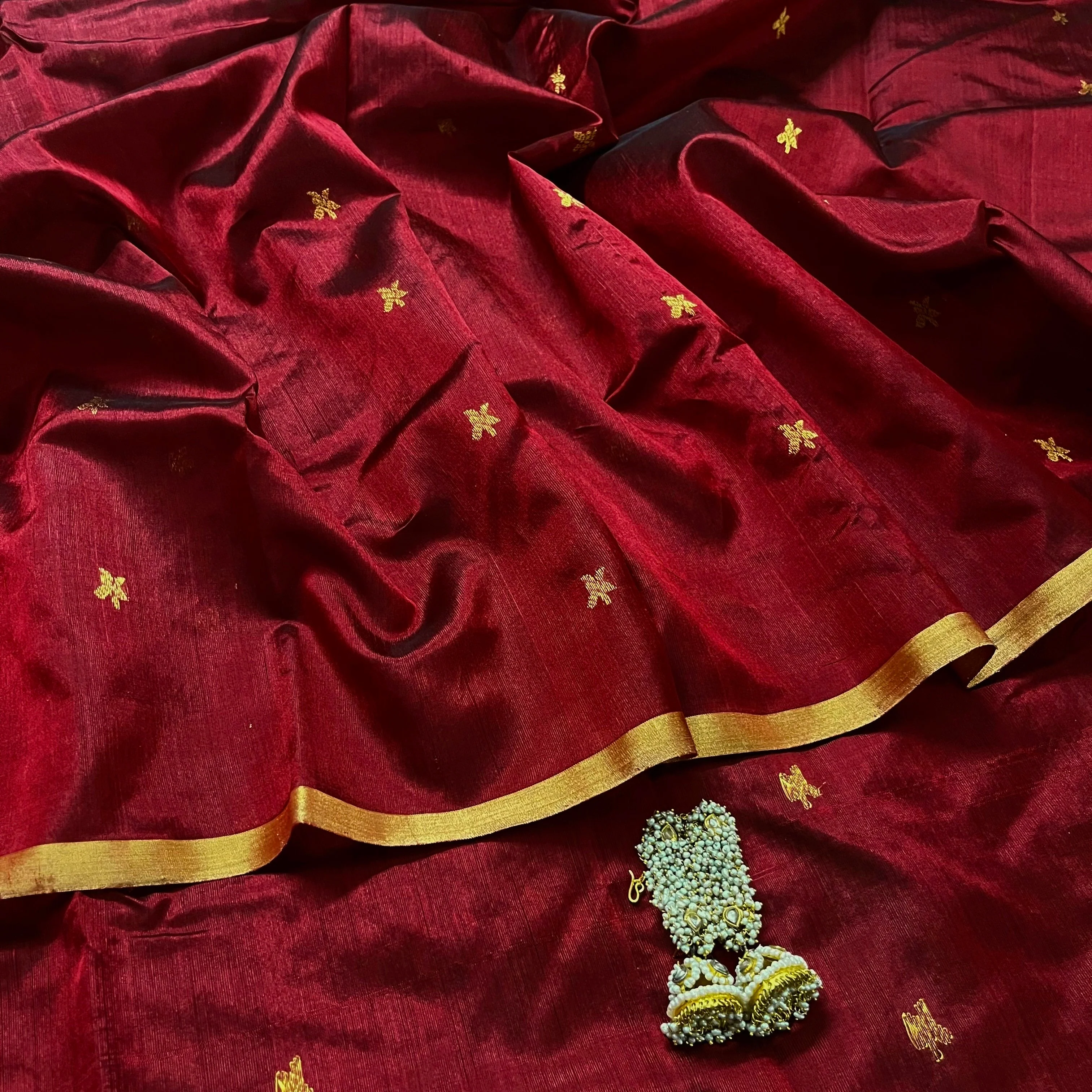 Deep maroon chanderi silk saree with flower bootis all over - Image 16