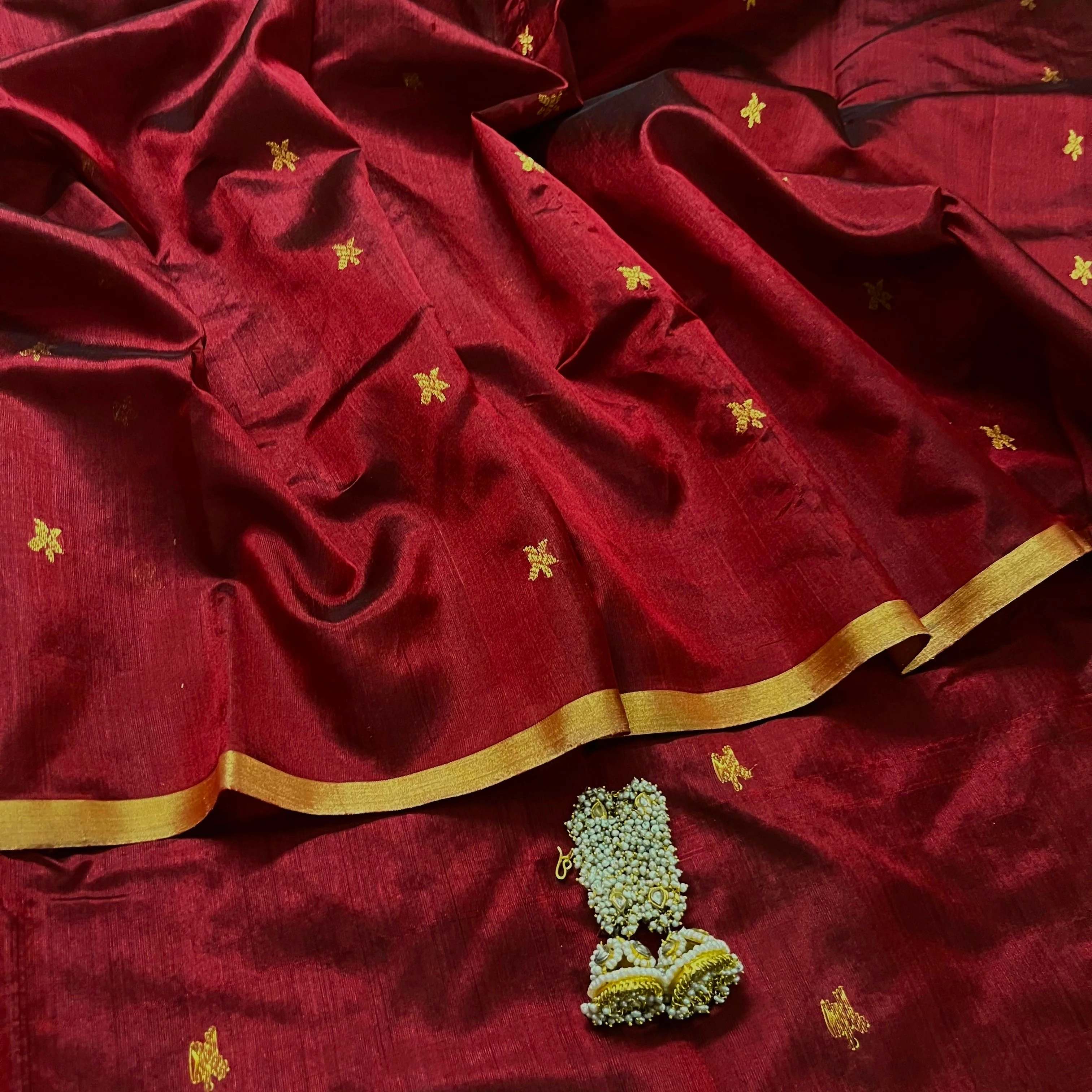 Deep maroon chanderi silk saree with flower bootis all over - Image 5