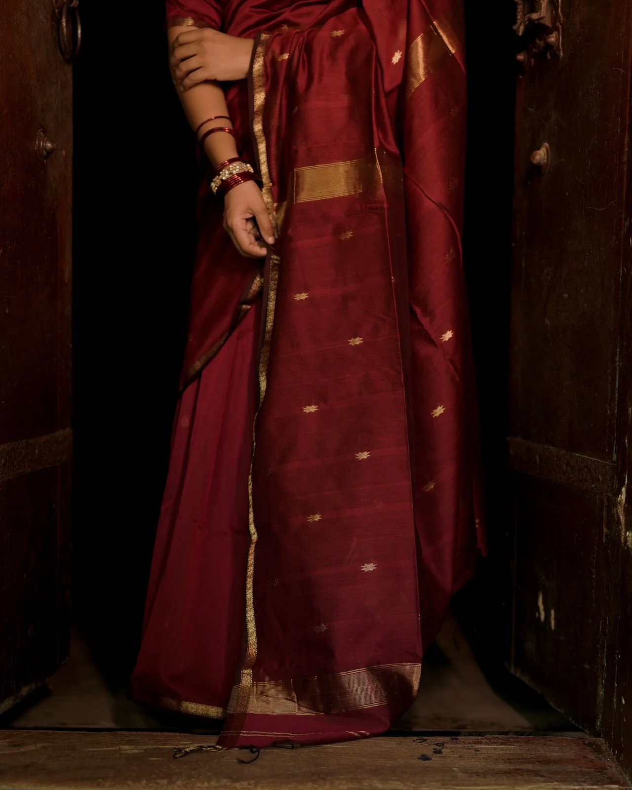 Deep maroon Maheshwari saree with flower bootis all over - Image 10