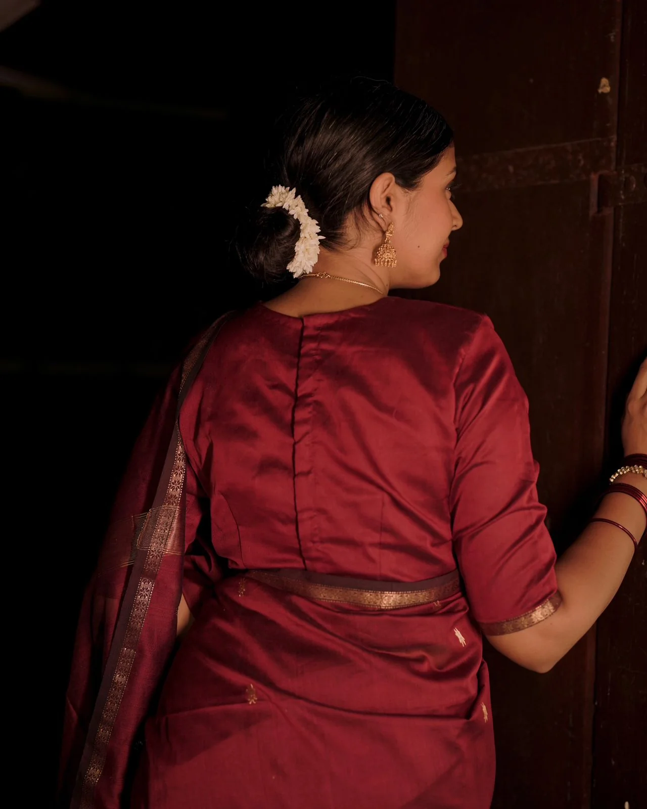 Deep maroon Maheshwari saree with flower bootis all over - Image 12