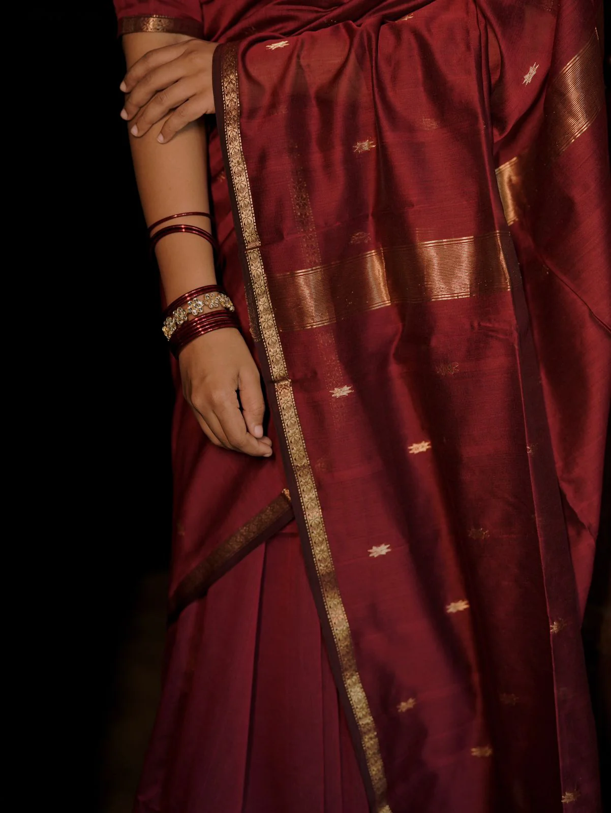 Deep maroon Maheshwari saree with flower bootis all over - Image 3