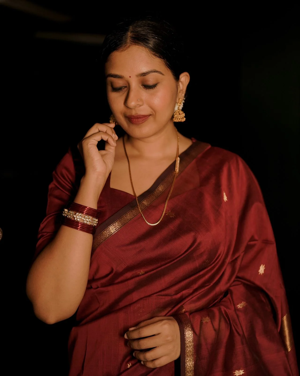 Deep maroon Maheshwari saree with flower bootis all over - Image 8