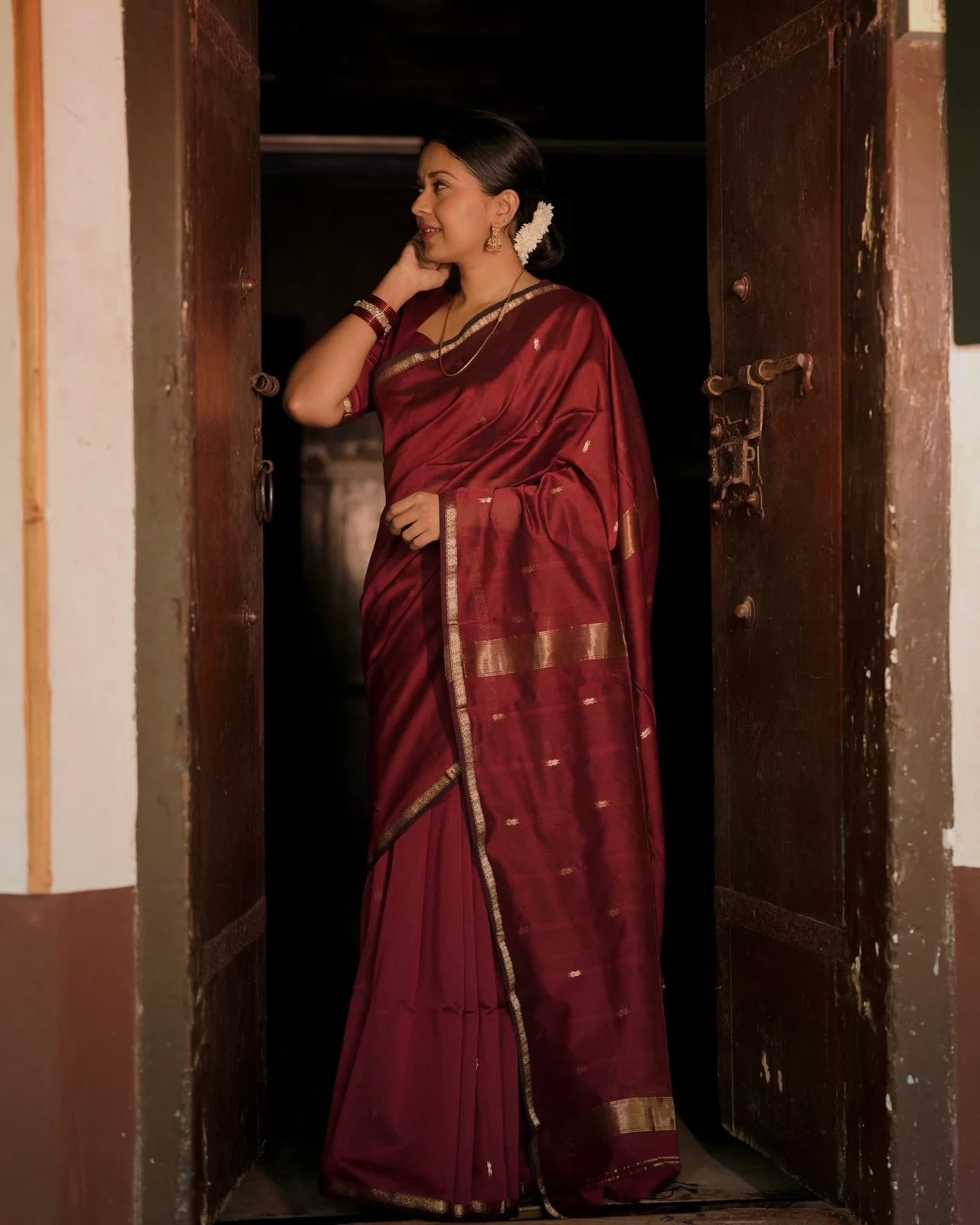 Deep maroon Maheshwari saree with flower bootis all over - Image 9