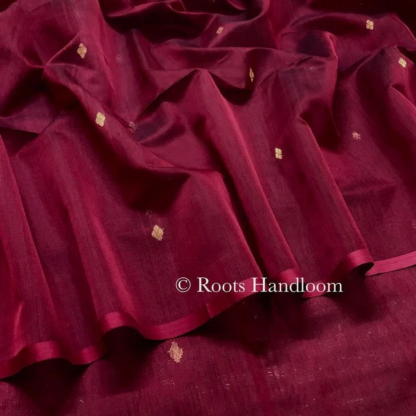 Deep maroon Maheshwari saree with zari bootis all over - Image 12