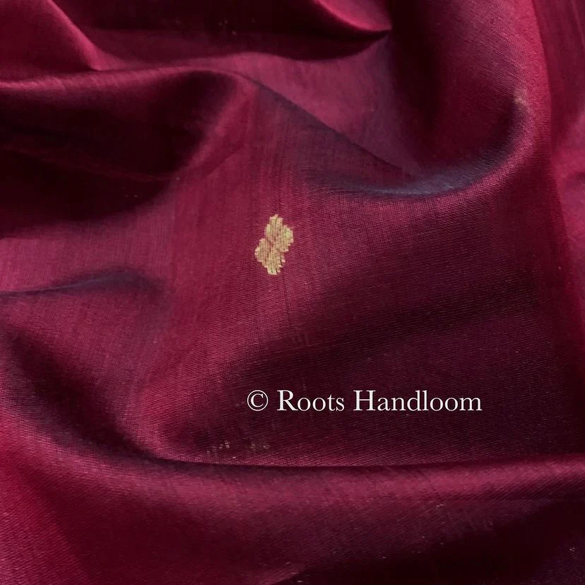 Deep maroon Maheshwari saree with zari bootis all over - Image 13