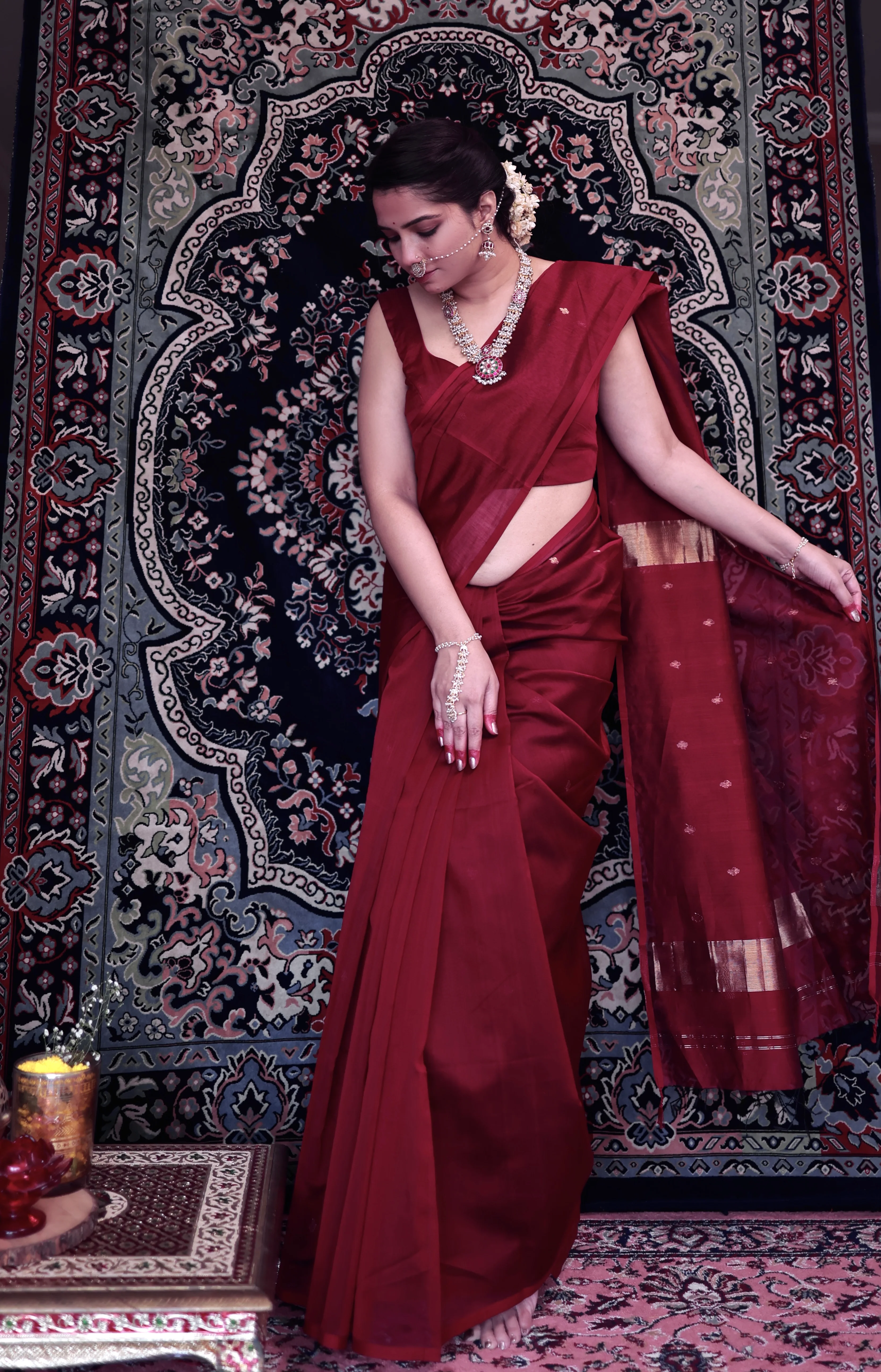 Deep maroon Maheshwari saree with zari bootis all over - Image 15