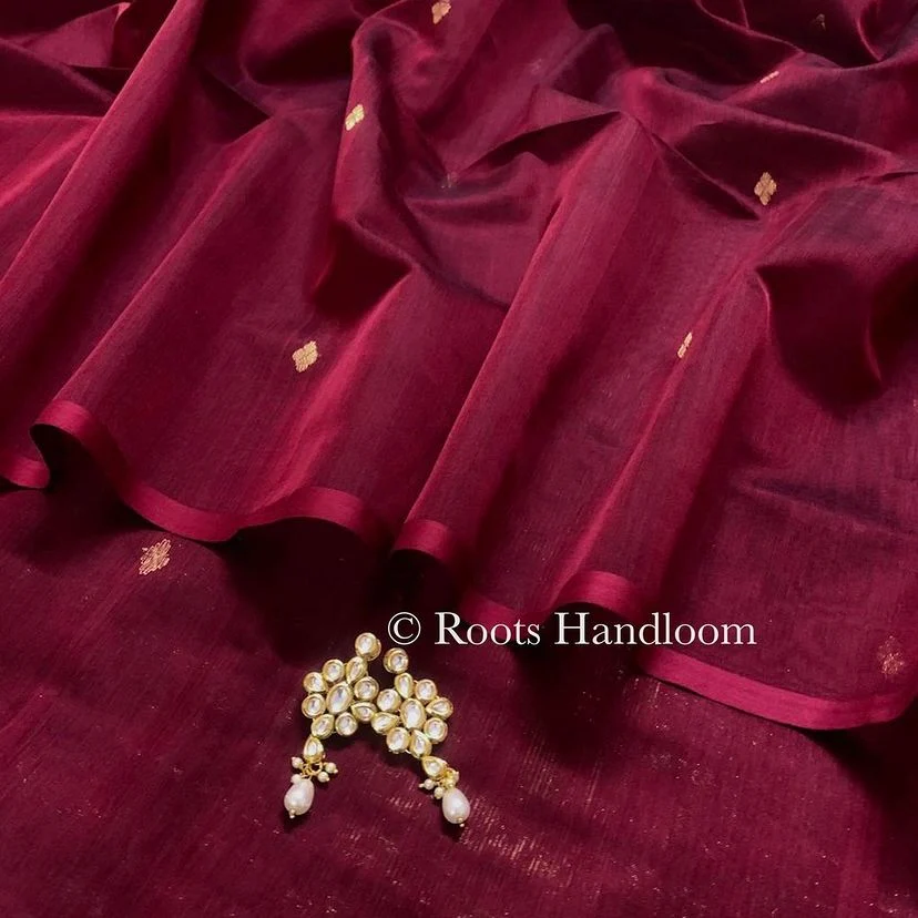 Deep maroon Maheshwari saree with zari bootis all over - Image 7