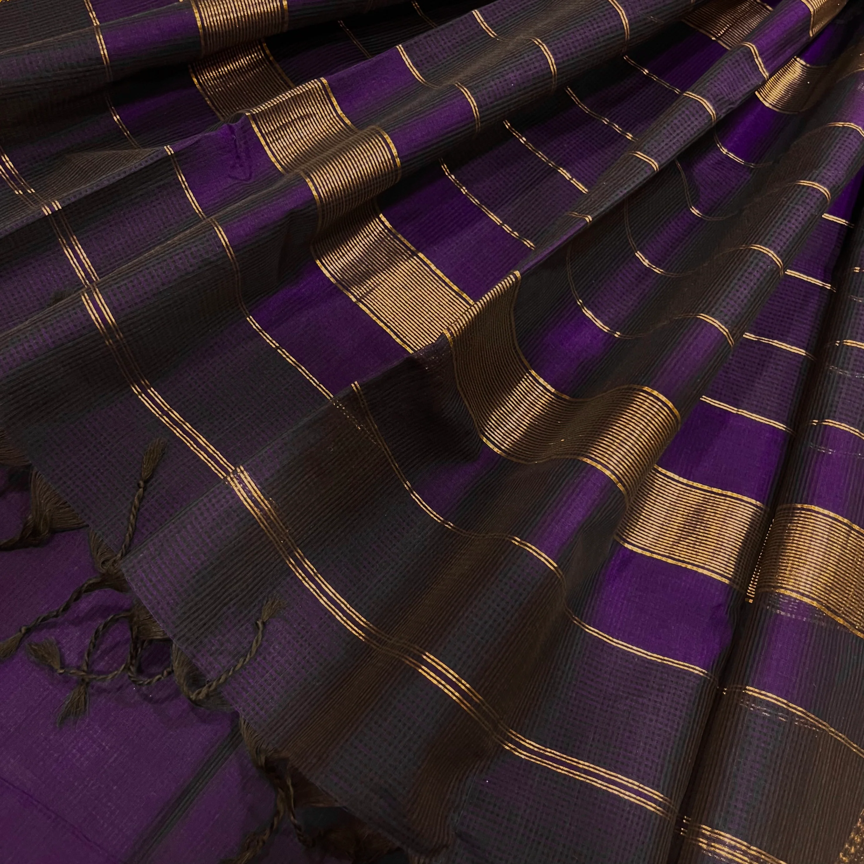 Deep purple Maheshwari saree with zari border and zari lines on pallu - Image 2