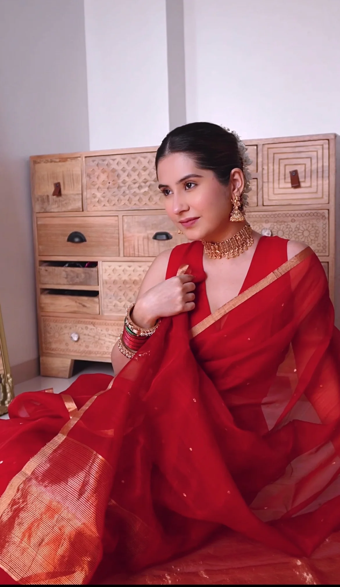 Deep red chanderi organza silk saree with zari bootis all over - Image 11