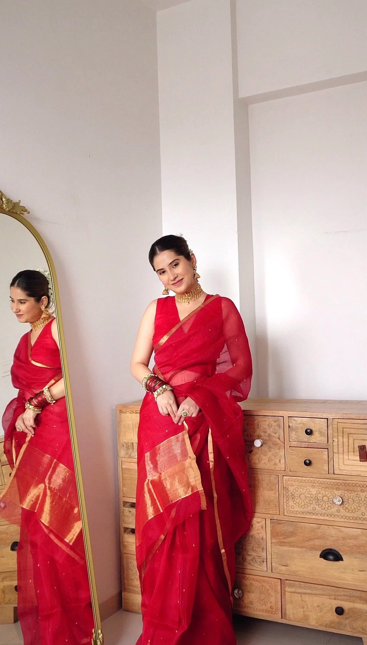 Deep red chanderi organza silk saree with zari bootis all over - Image 5