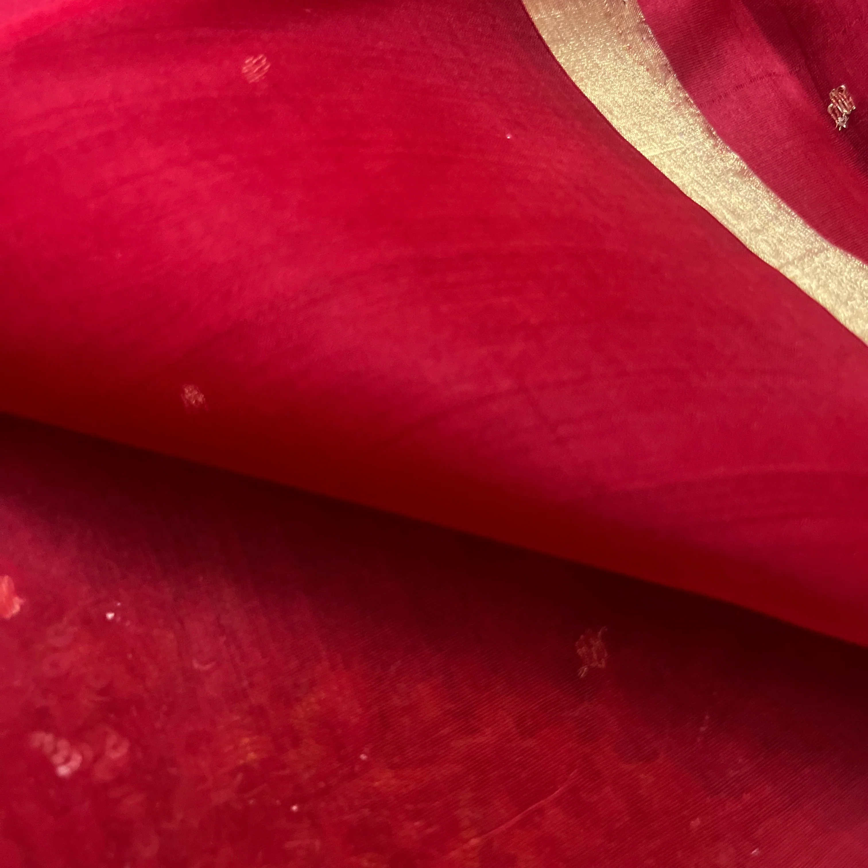 Deep red chanderi organza silk saree with zari bootis all over - Image 9