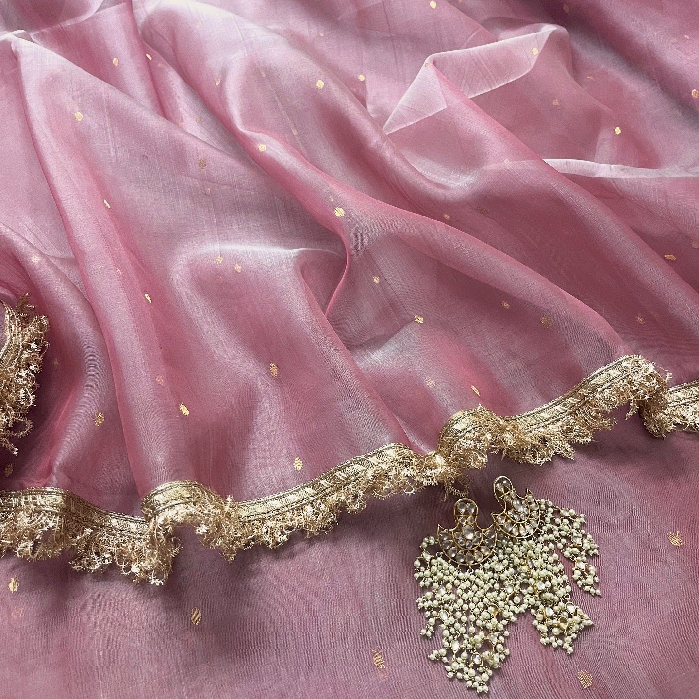 Dusty Pink Chanderi silk saree with zari bootis and zari border all over - Image 4