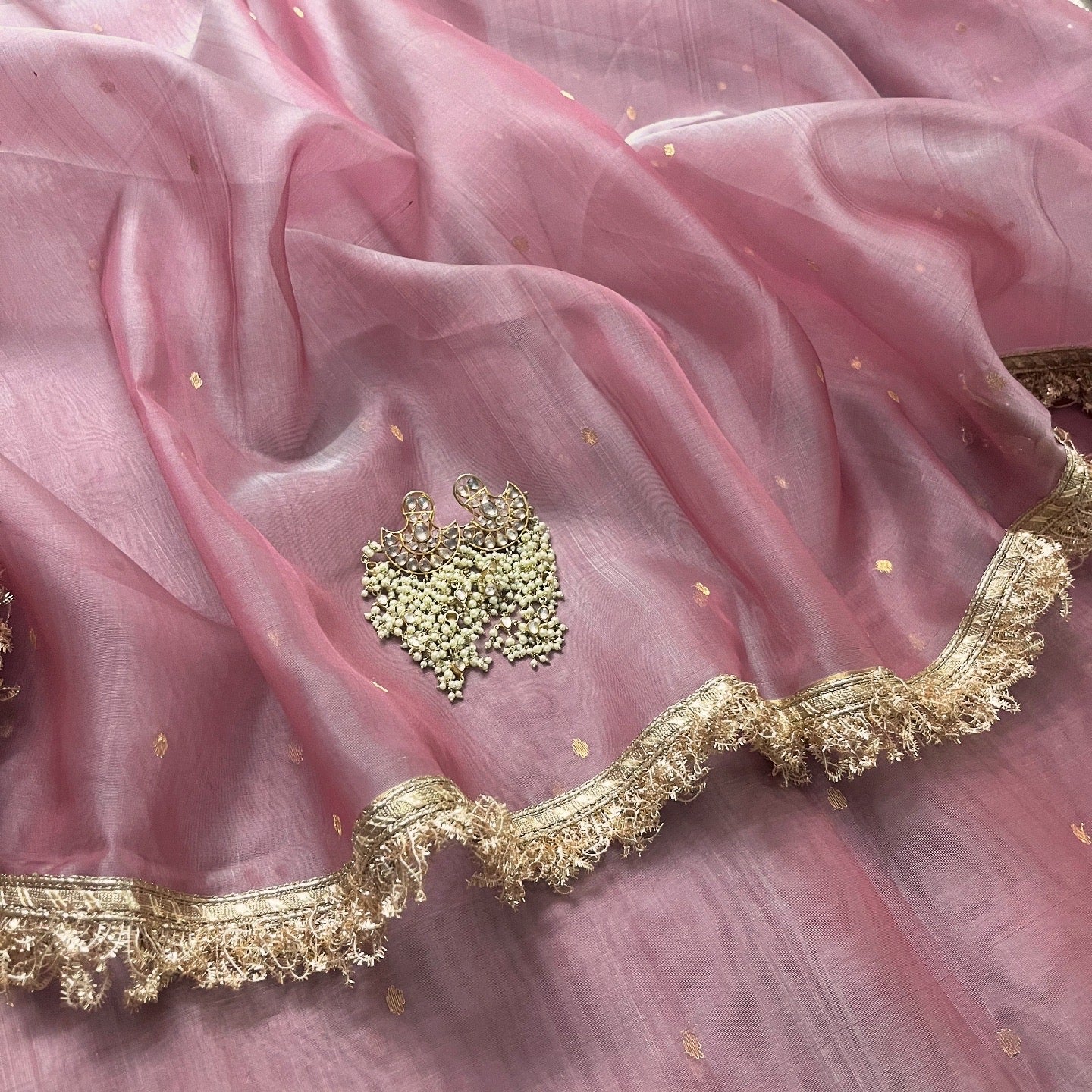 Dusty Pink Chanderi silk saree with zari bootis and zari border all over - Image 7