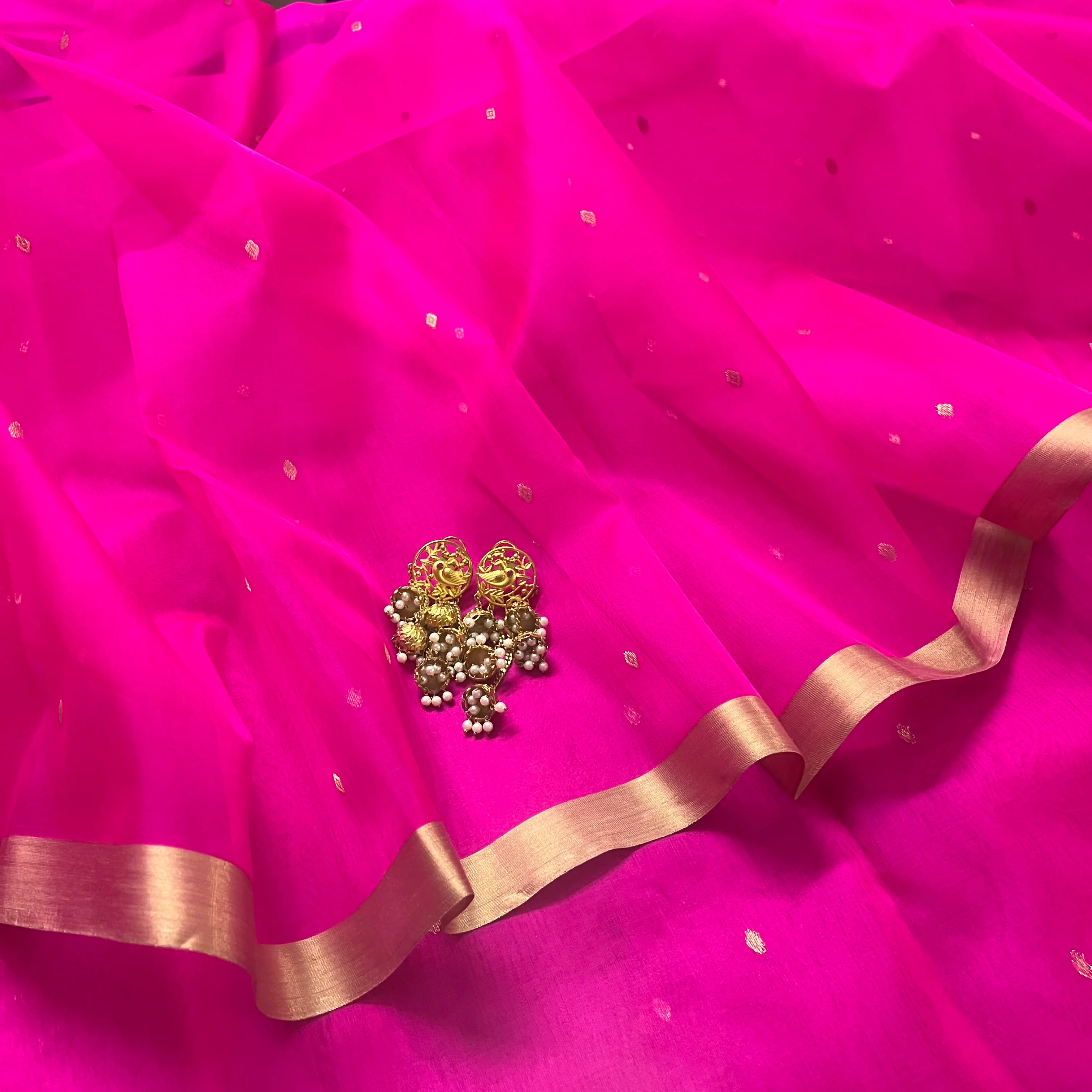 Fuschia pink Chanderi silk saree with zari bootis all over - Image 6