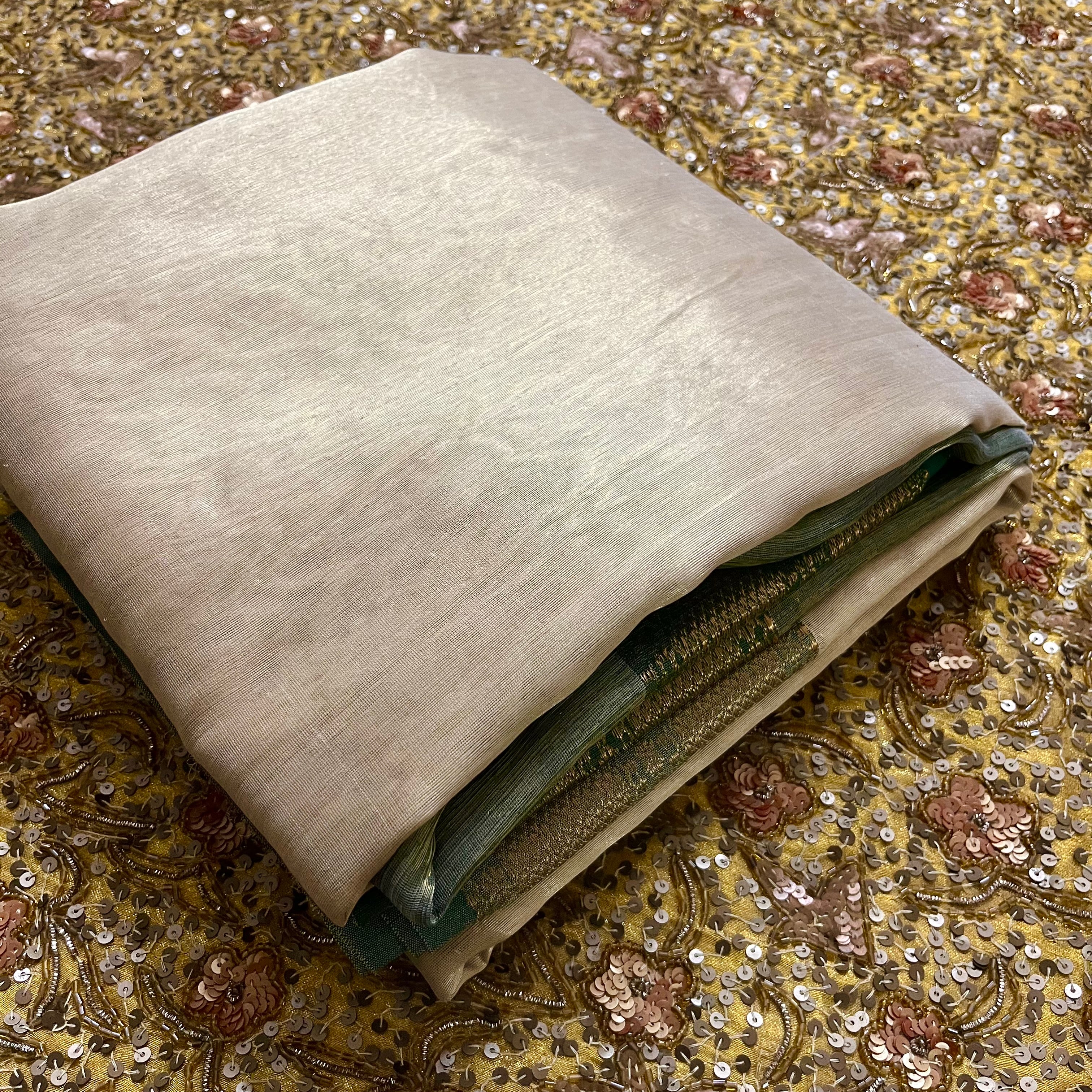 Cream Gold and green Maheshwari tissue silk saree with zari pattern on pallu - Image 11