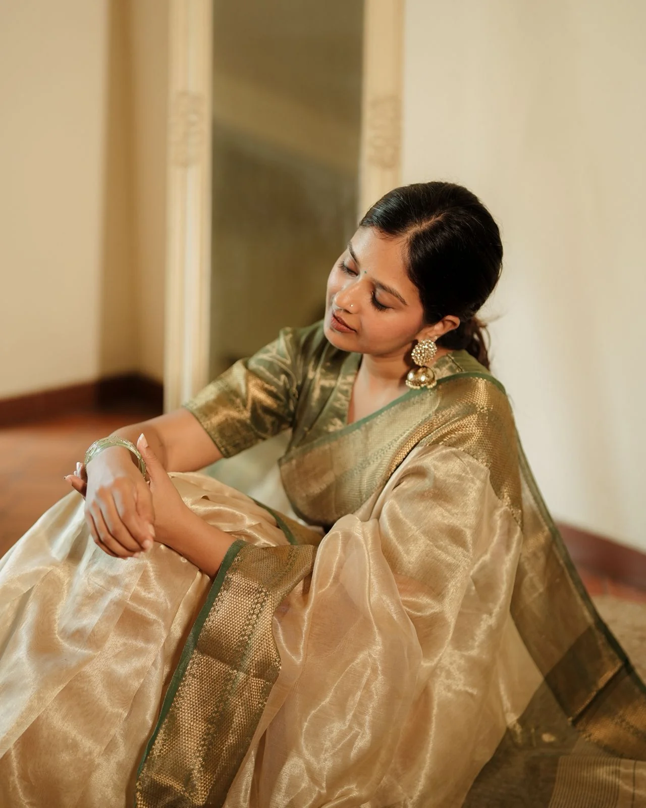 Cream Gold and green Maheshwari tissue silk saree with zari pattern on pallu - Image 8