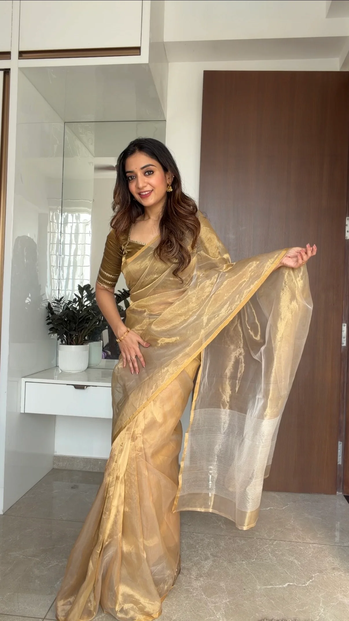 Gold Chanderi tissue silk saree with zari lines on pallu - Image 10