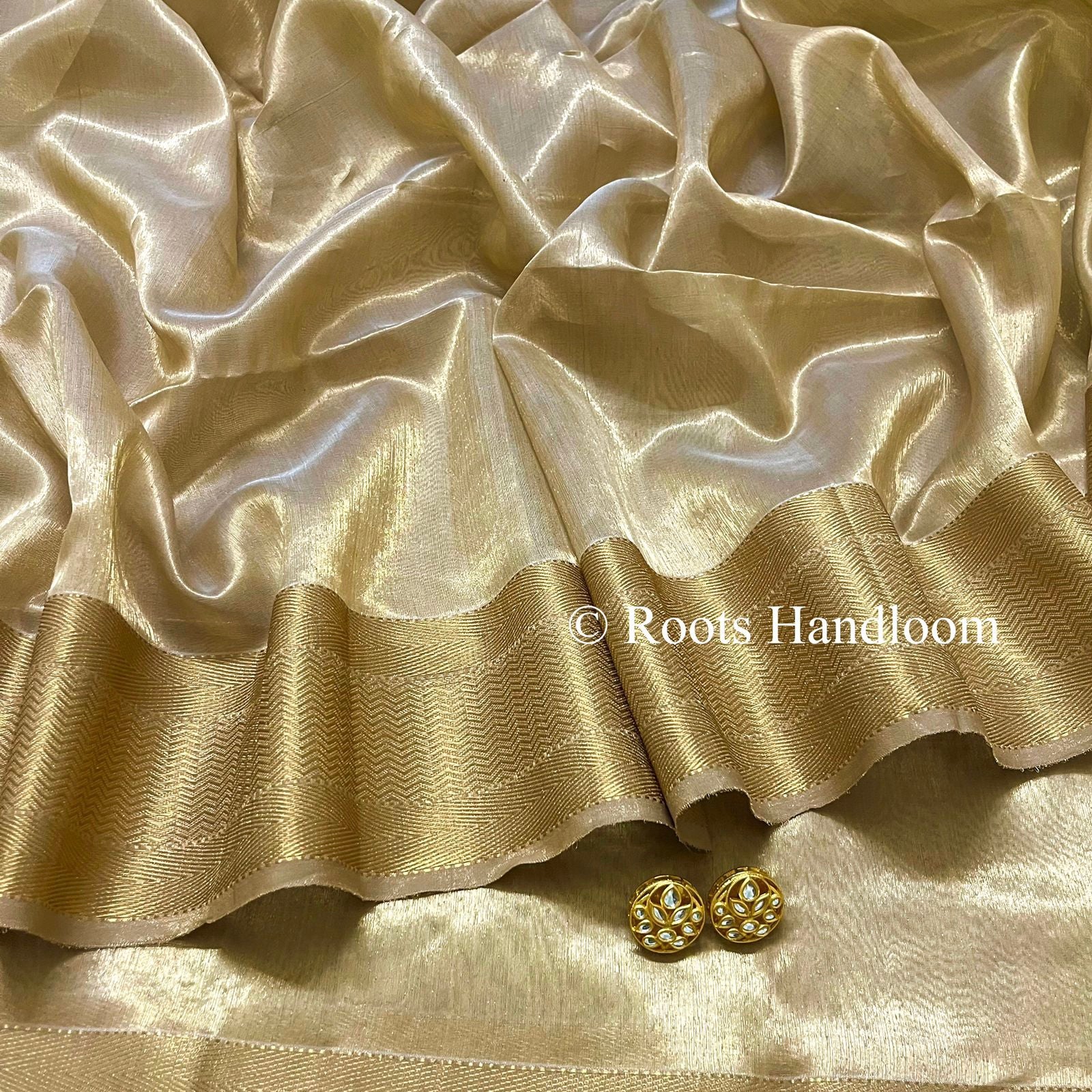 Gold Maheshwari Tissue Silk Saree with Zari Border - Image 3