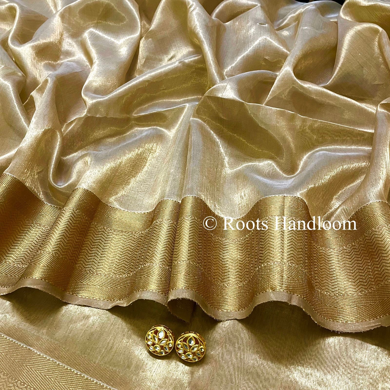 Gold Maheshwari Tissue Silk Saree with Zari Border - Image 6