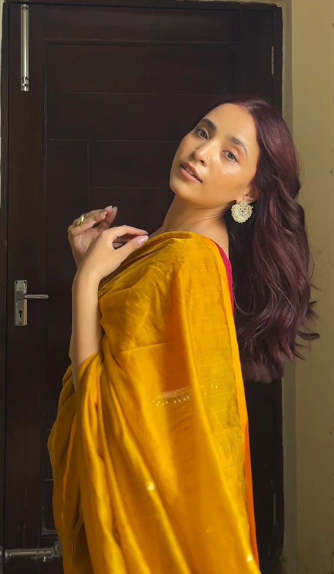 Gold mustard maheshwari saree with zari bootis all over - Image 13