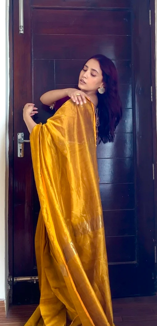 Gold mustard maheshwari saree with zari bootis all over - Image 14