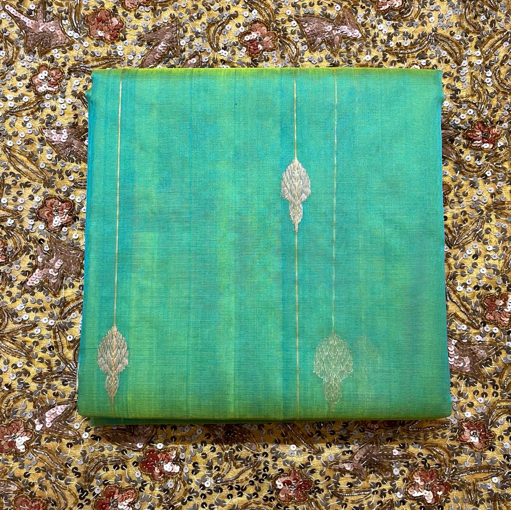 Green and gold dual tone chanderi organza silk saree with jhumka motifs all over - Image 12
