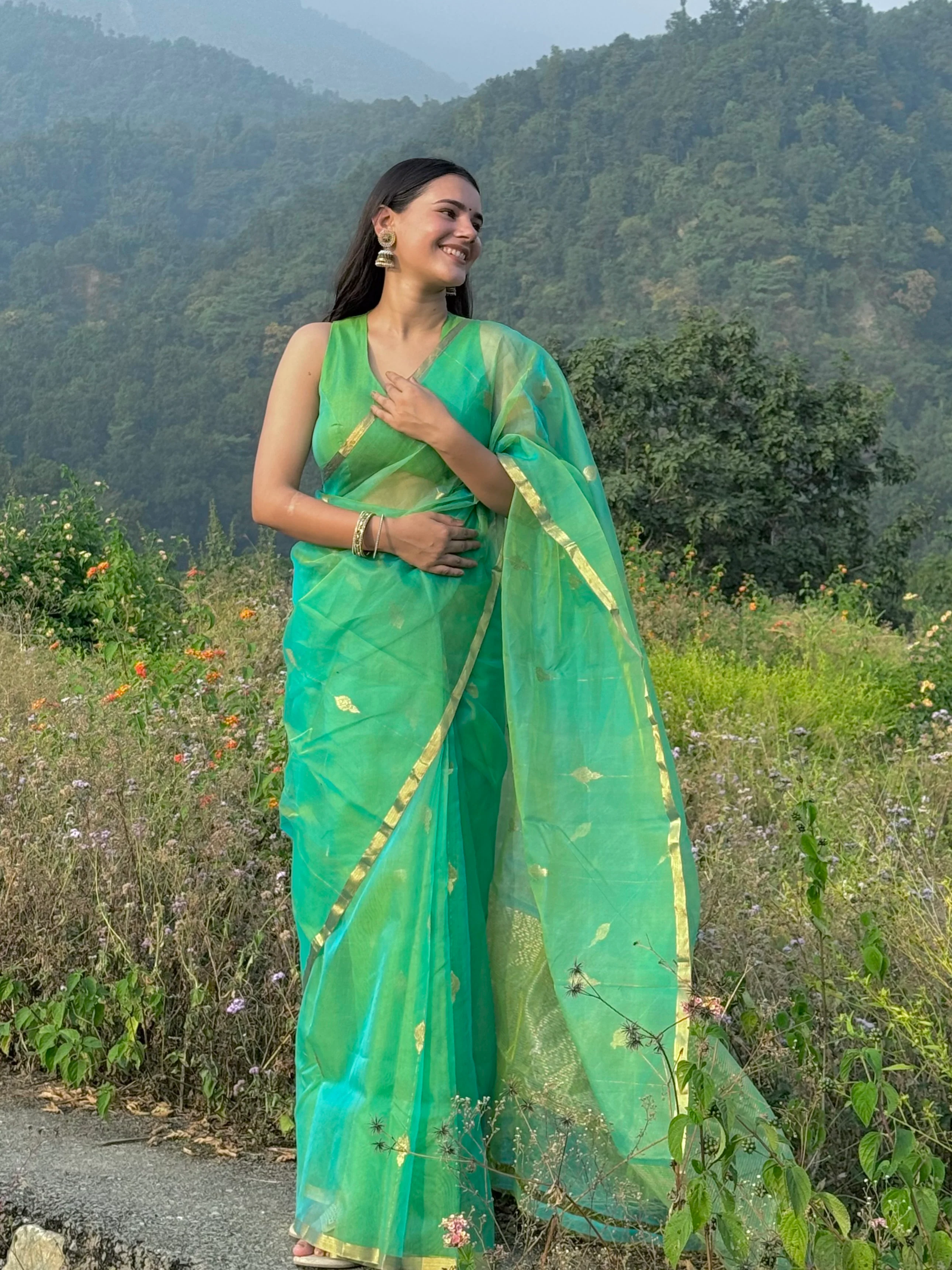 Green and gold dual tone chanderi organza silk saree with jhumka motifs all over - Image 13