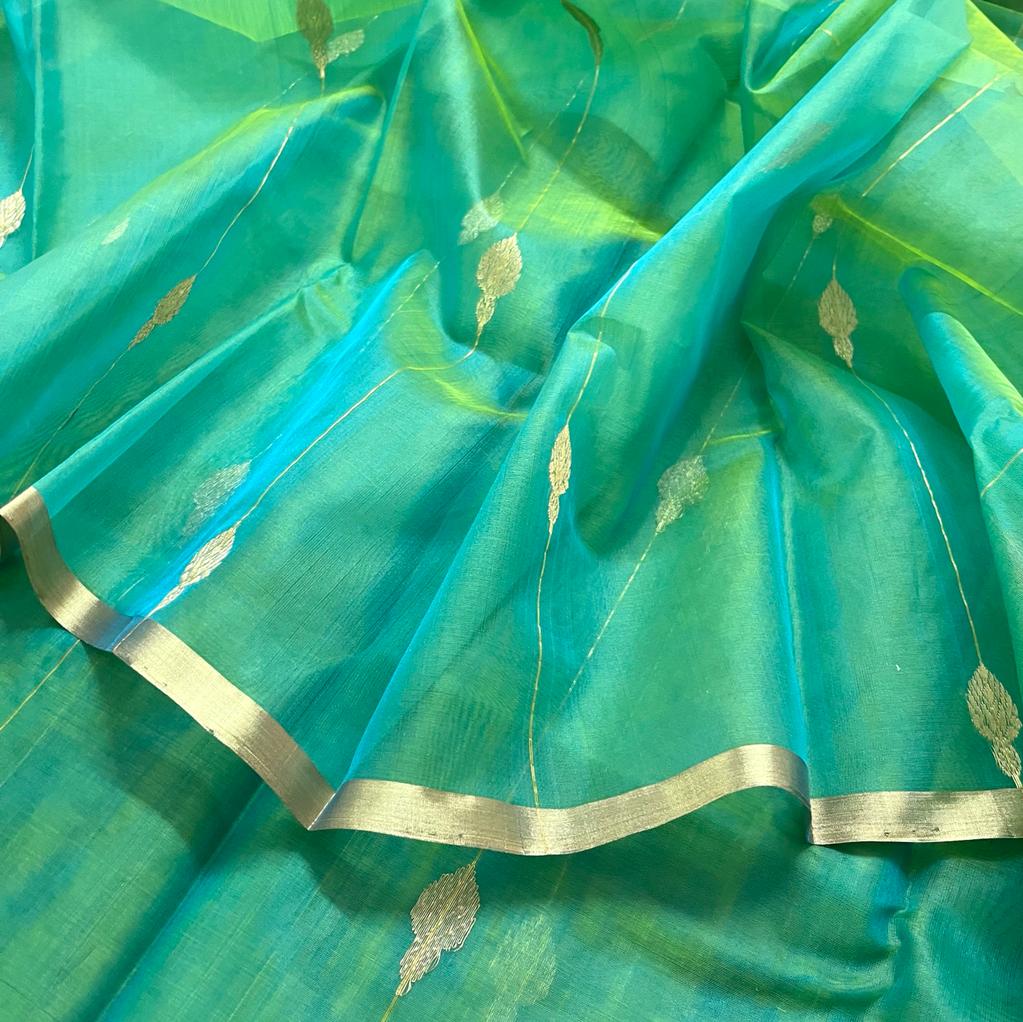 Green and gold dual tone chanderi organza silk saree with jhumka motifs all over - Image 5