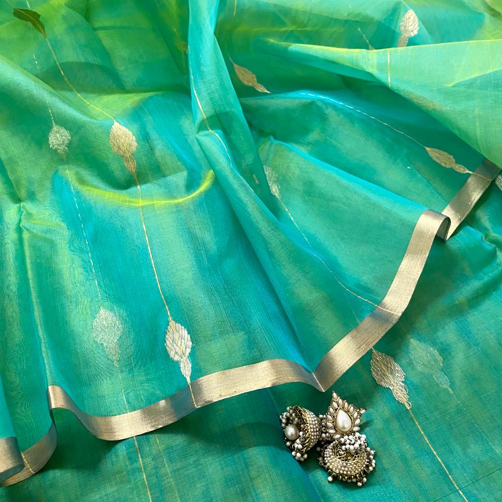 Green and gold dual tone chanderi organza silk saree with jhumka motifs all over - Image 6