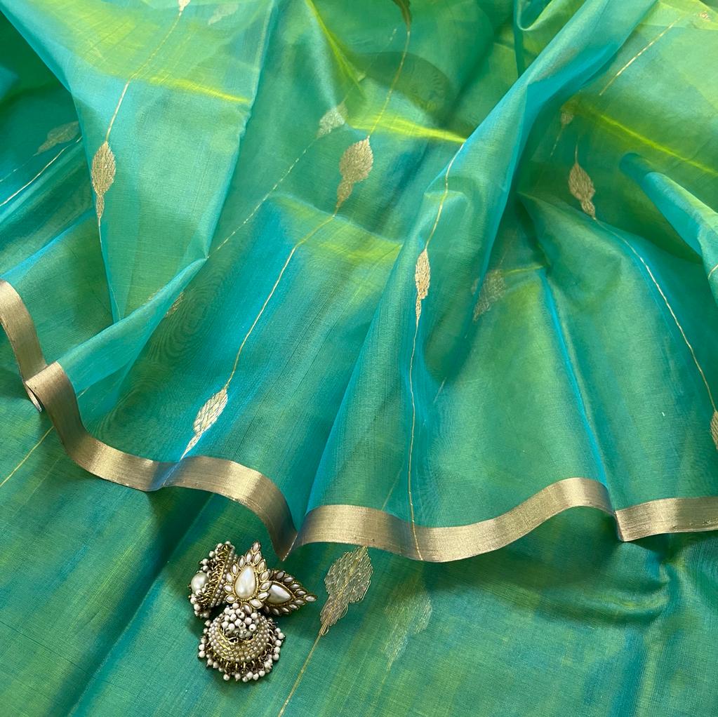Green and gold dual tone chanderi organza silk saree with jhumka motifs all over - Image 8
