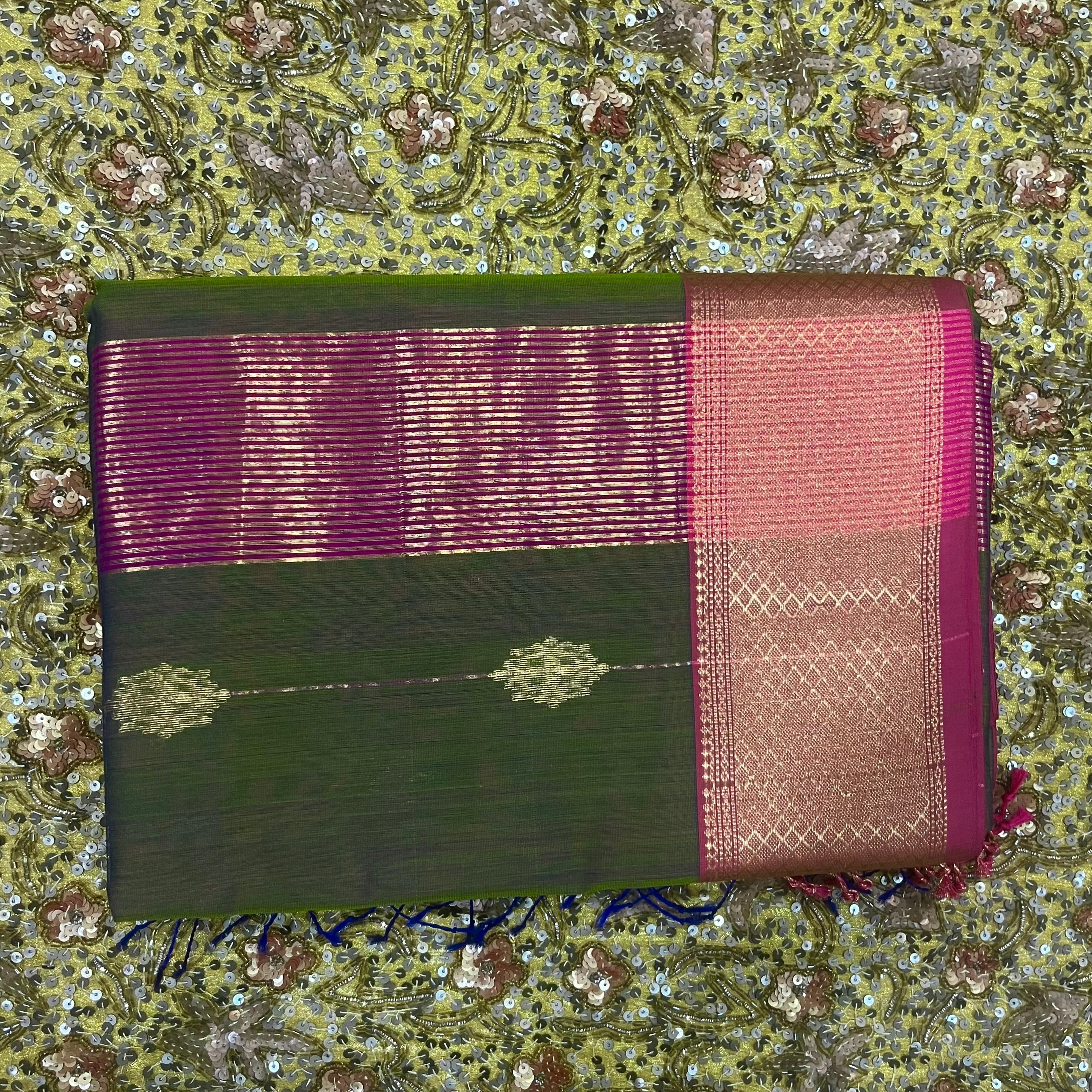 Green and pink dual tone Maheshwari saree with zari motifs all over - Image 8