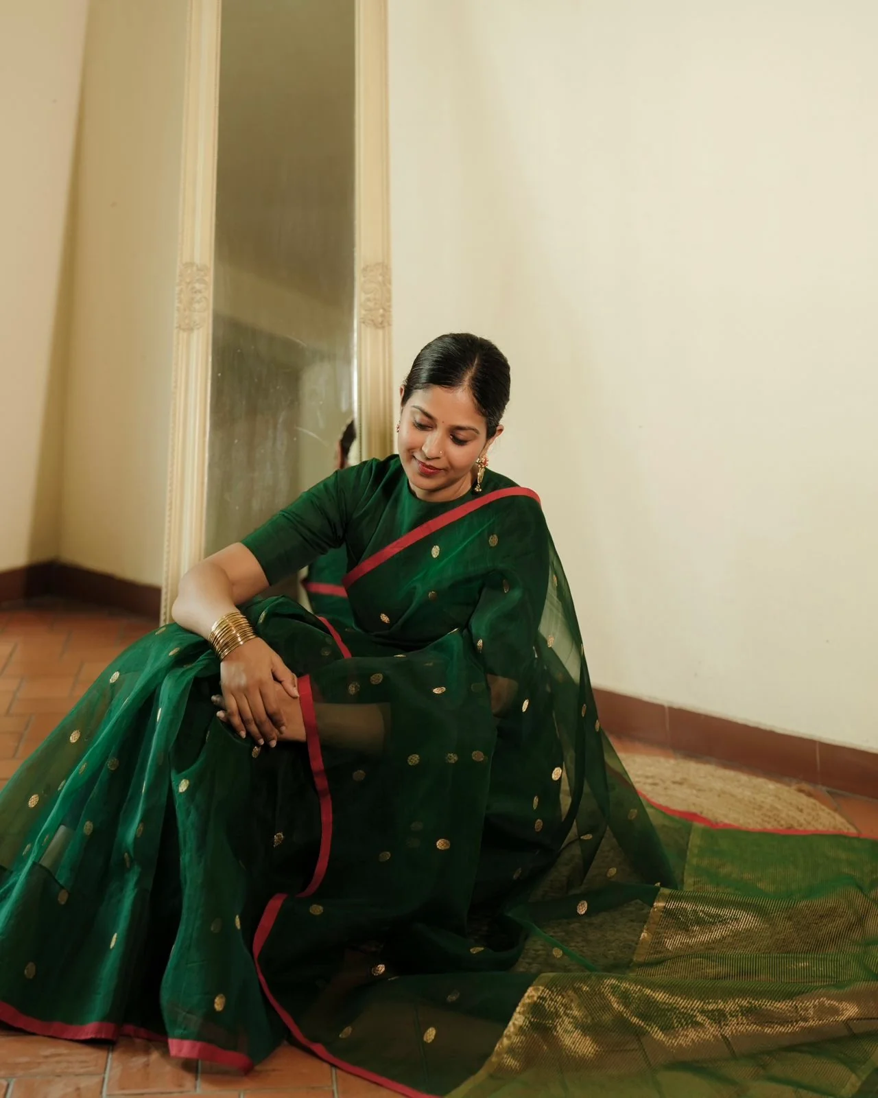 Green & red Chanderi silk saree with zari bootis all over - Image 14