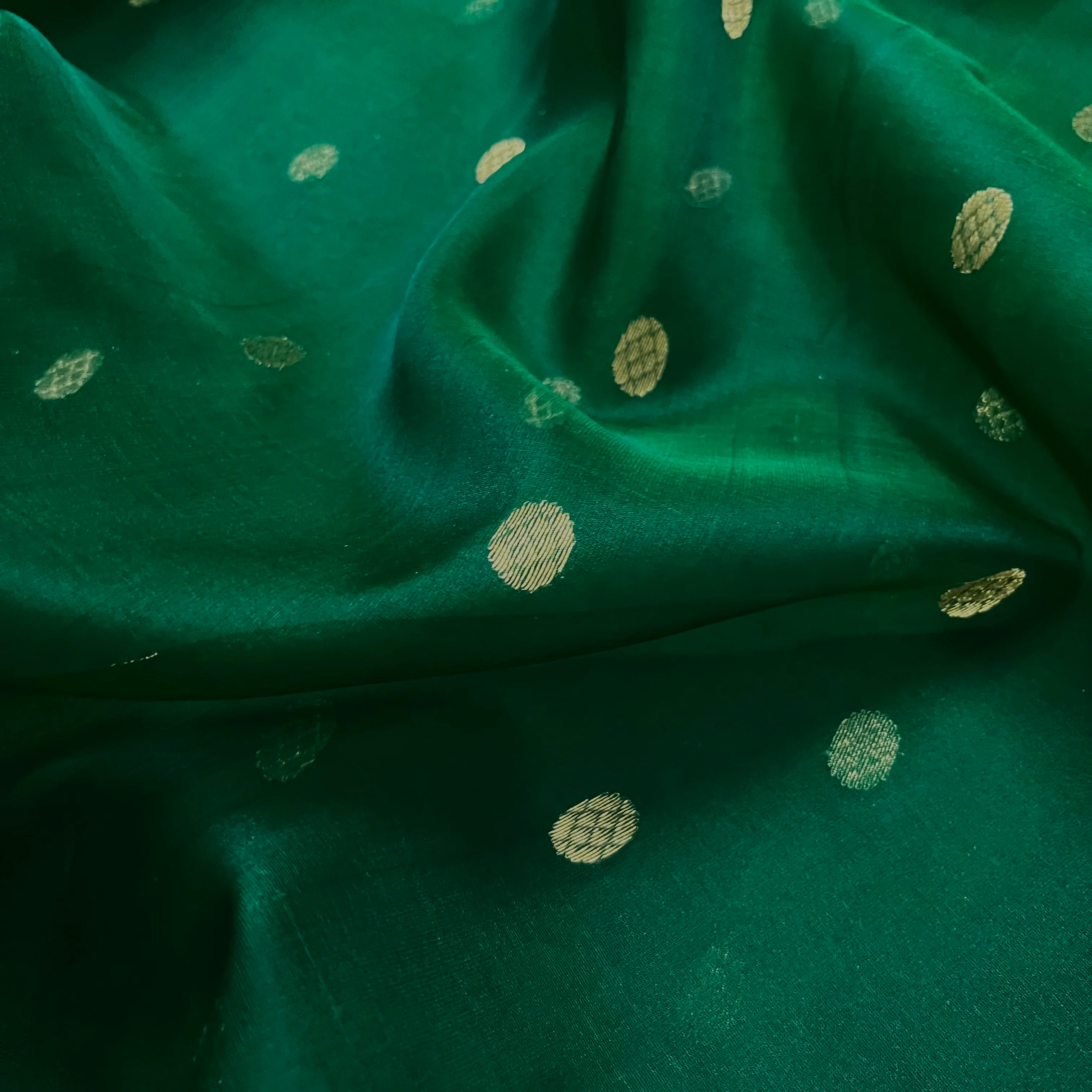 Green & red Chanderi silk saree with zari bootis all over - Image 16