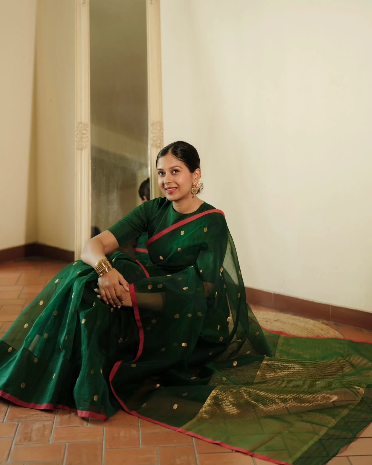 Green & red Chanderi silk saree with zari bootis all over - Image 18