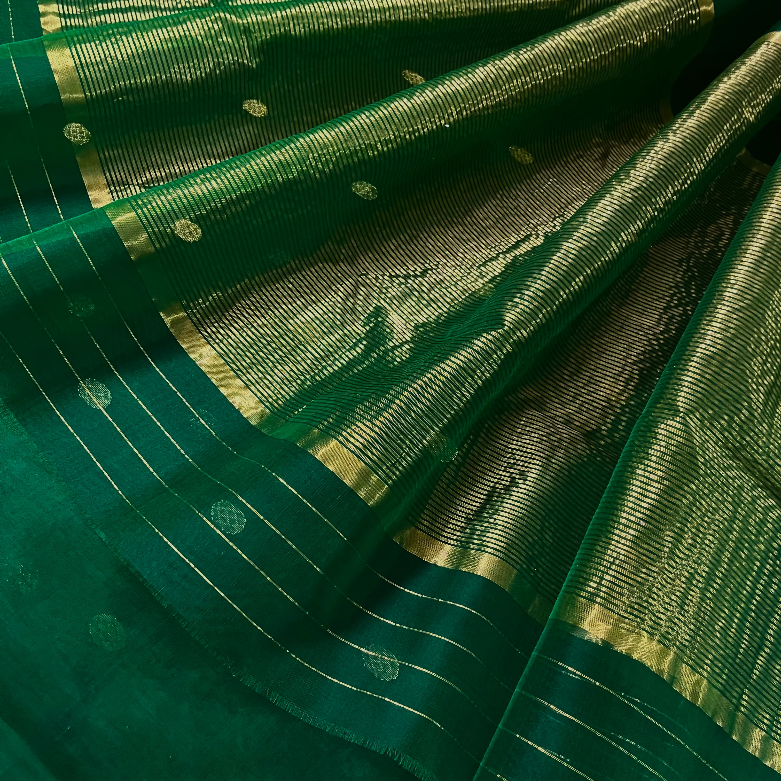 Green & red Chanderi silk saree with zari bootis all over - Image 5