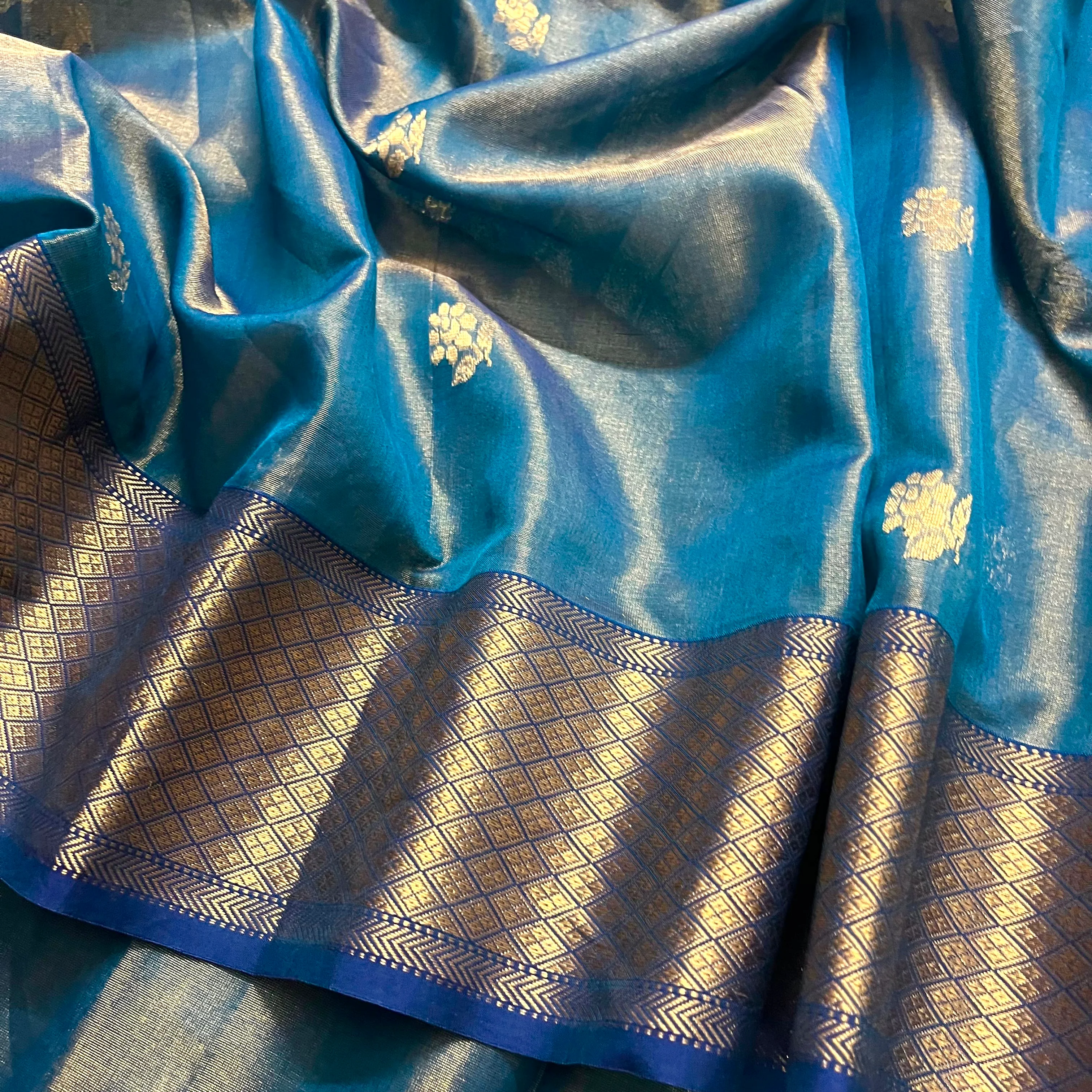 Peacock blue maheshwari tissue silk saree with flower motifs all over - Image 11