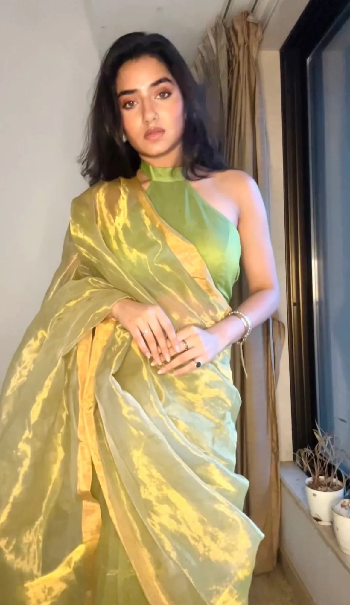 Lime green maheshwari saree with zari lines all over - Image 2