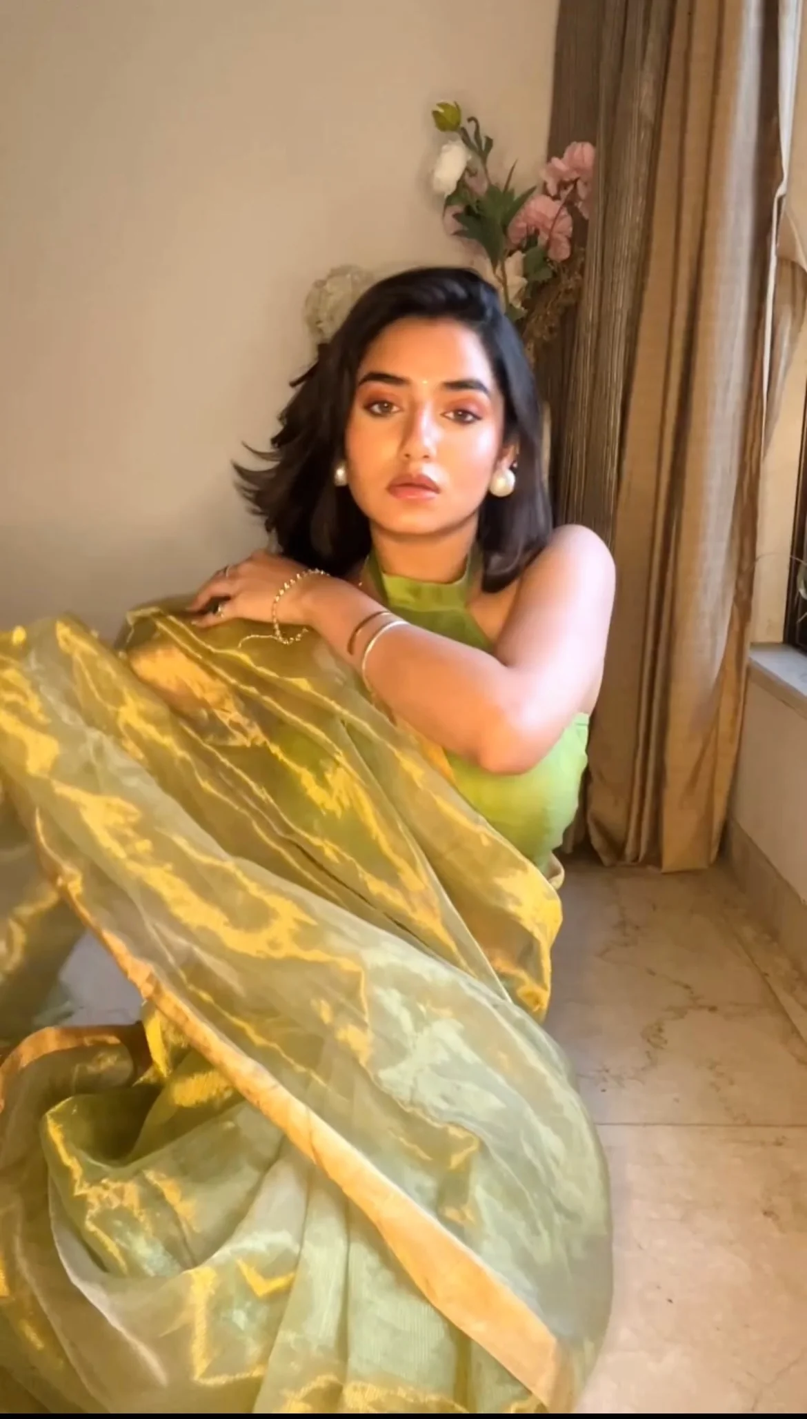 Lime green maheshwari saree with zari lines all over - Image 4