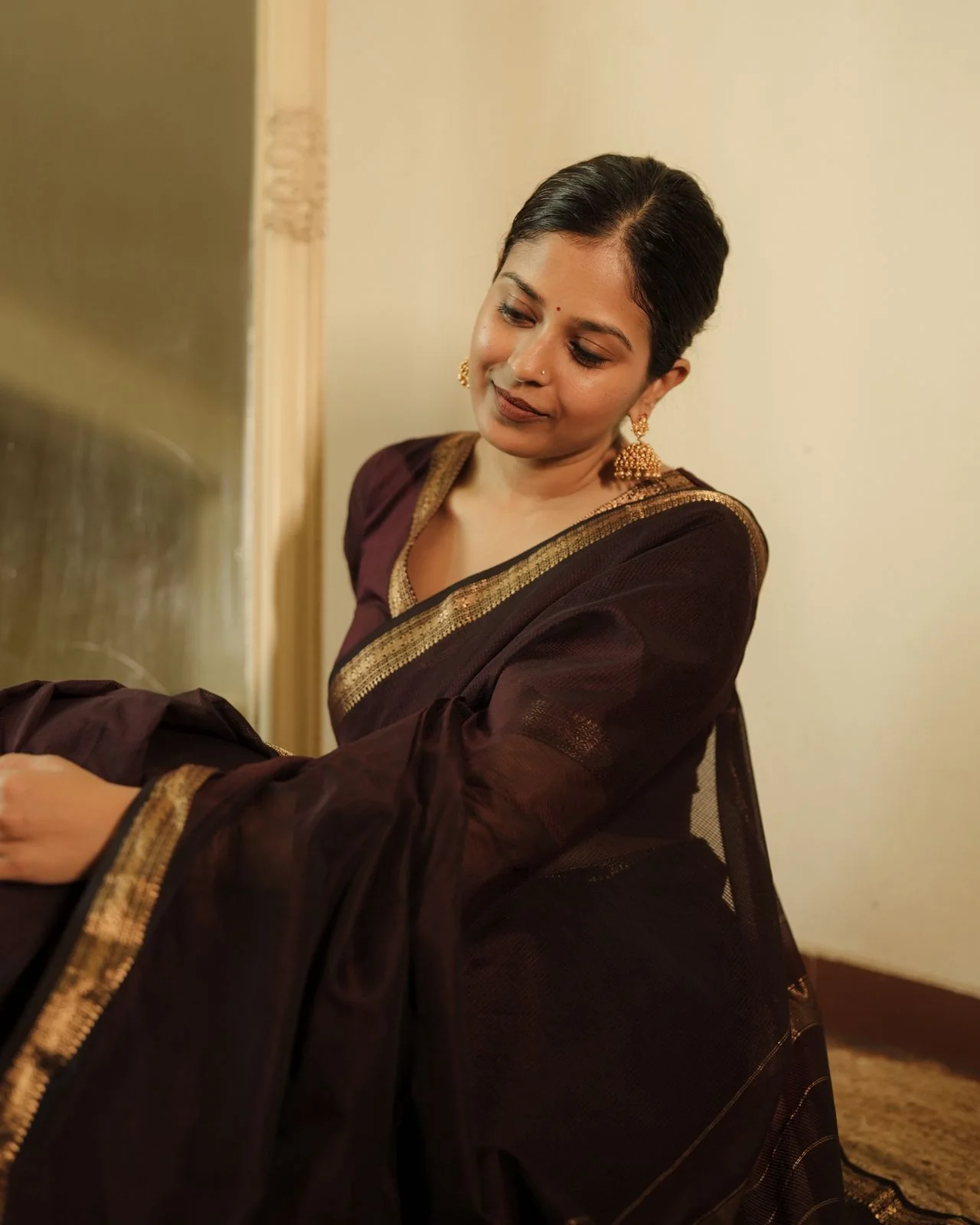Mahogany Maheshwari saree with zari border and zari lines on pallu - Image 11