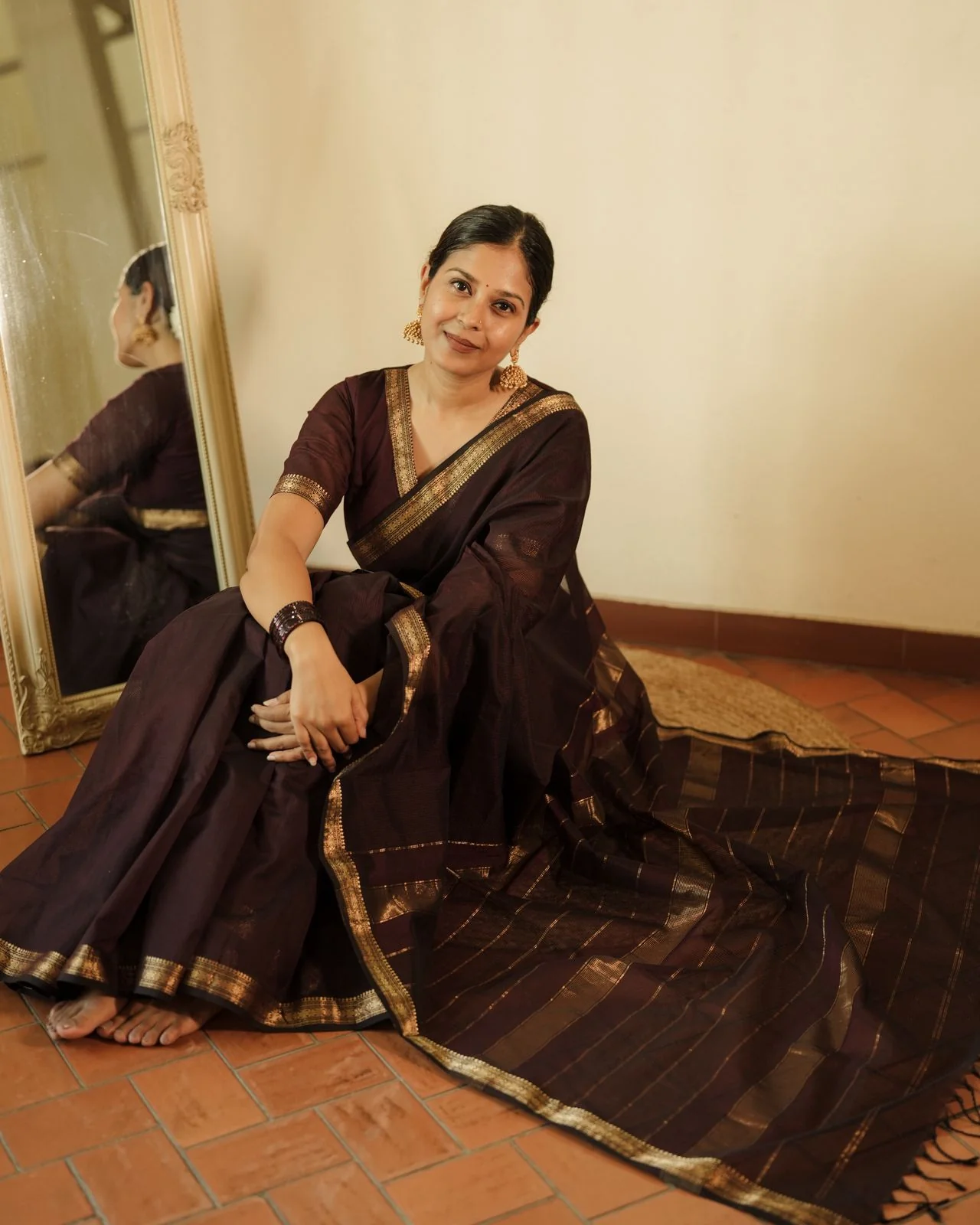 Mahogany Maheshwari saree with zari border and zari lines on pallu - Image 2